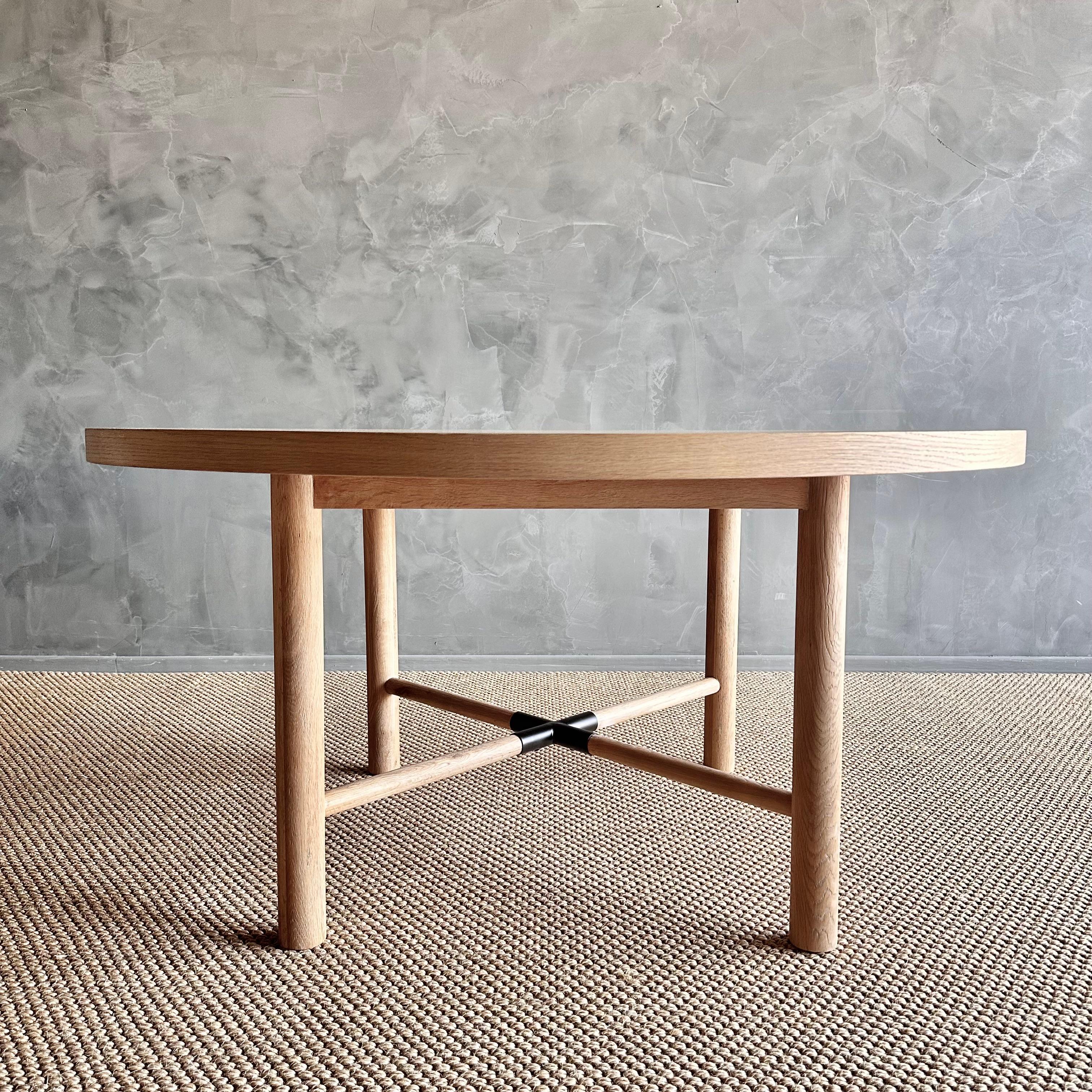 https://a.1stdibscdn.com/round-dining-table-in-natural-white-oak-finish-for-sale-picture-2/f_18223/f_427296621734120128785/IMG_1165_master.jpg