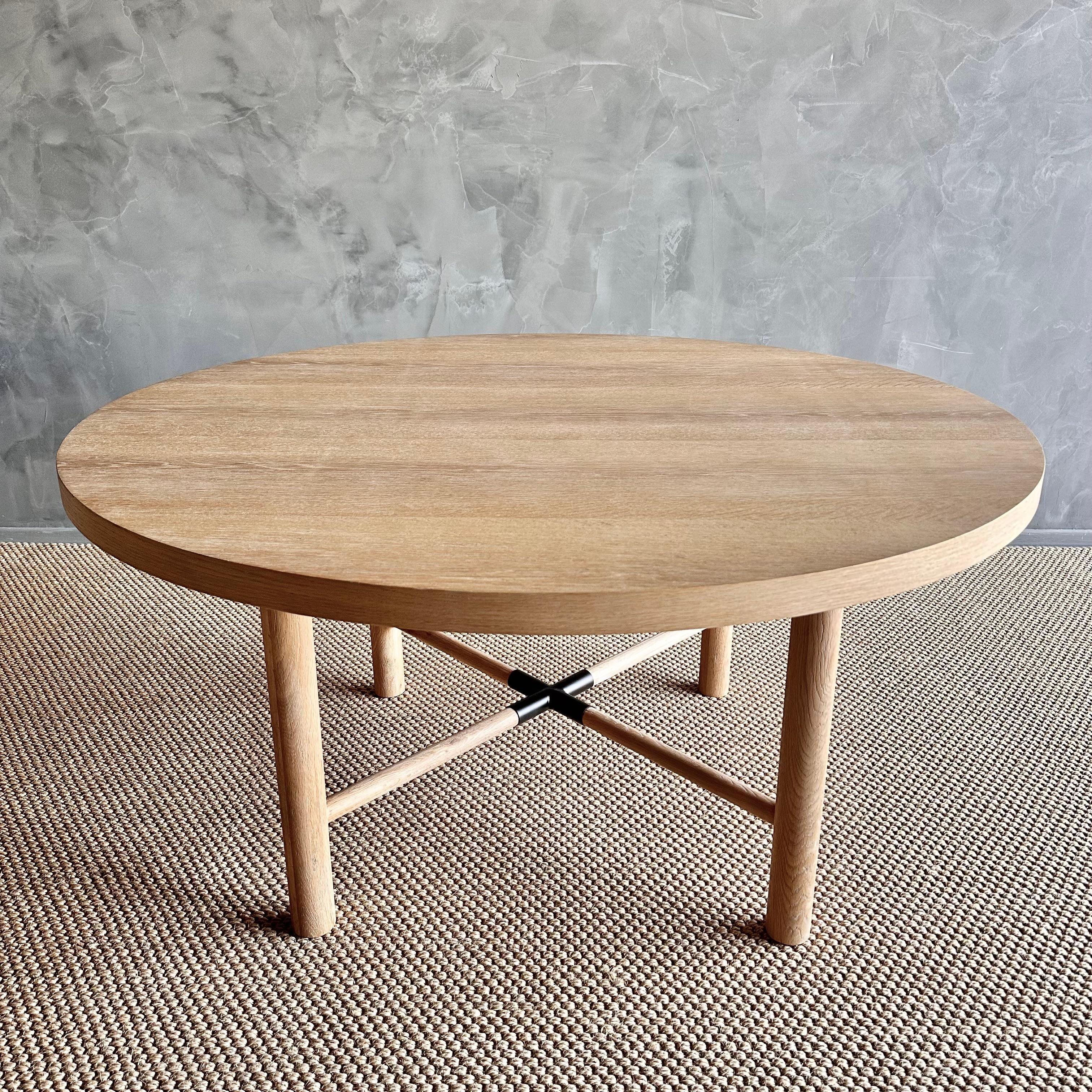 https://a.1stdibscdn.com/round-dining-table-in-natural-white-oak-finish-for-sale-picture-4/f_18223/f_427296621734120130170/IMG_1166_master.jpg