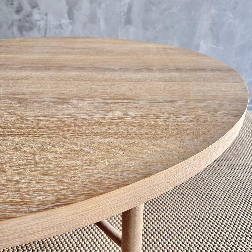 https://a.1stdibscdn.com/round-dining-table-in-natural-white-oak-finish-for-sale-picture-5/f_18223/f_427296621734120131054/IMG_1167_master.jpg