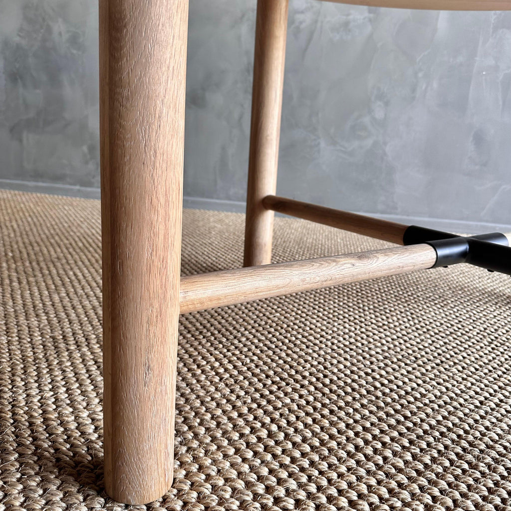 https://a.1stdibscdn.com/round-dining-table-in-natural-white-oak-finish-for-sale-picture-9/f_18223/f_427296621734120133625/IMG_1172_master.jpg