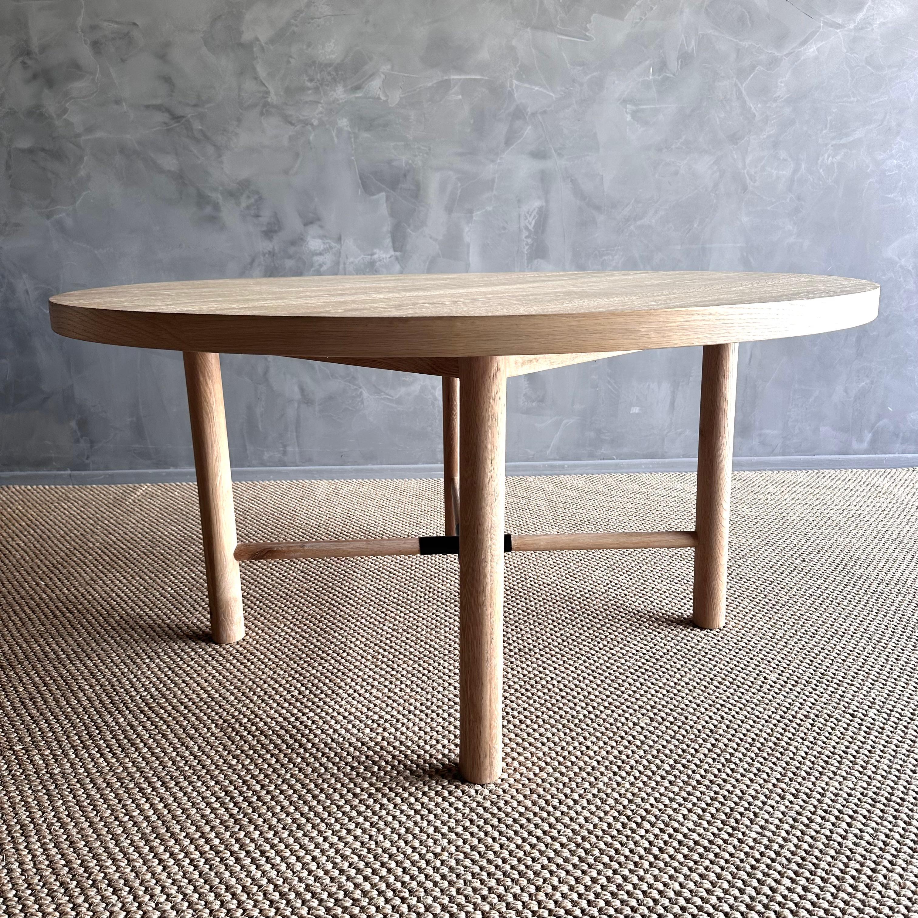 https://a.1stdibscdn.com/round-dining-table-in-natural-white-oak-finish-for-sale-picture-10/f_18223/f_427296621734120134384/IMG_1178_master.jpg