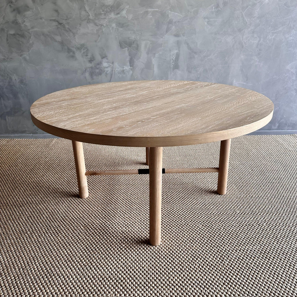 https://a.1stdibscdn.com/round-dining-table-in-natural-white-oak-finish-for-sale-picture-11/f_18223/f_427296621734120135043/IMG_1179_master.jpg