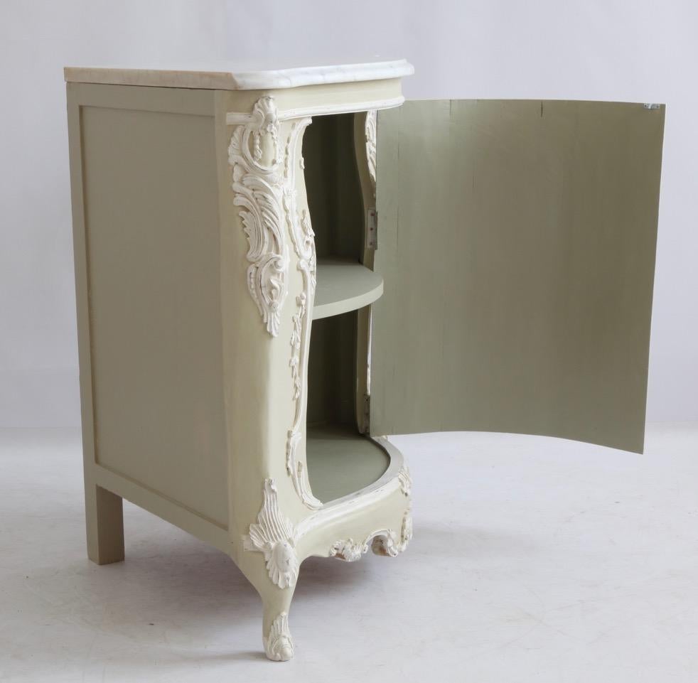 https://a.1stdibscdn.com/louis-xv-style-corner-cabinet-made-by-la-maison-london-with-carrara-marble-top-for-sale-picture-9/f_23353/1596642279900/IMG_1196_master.jpeg