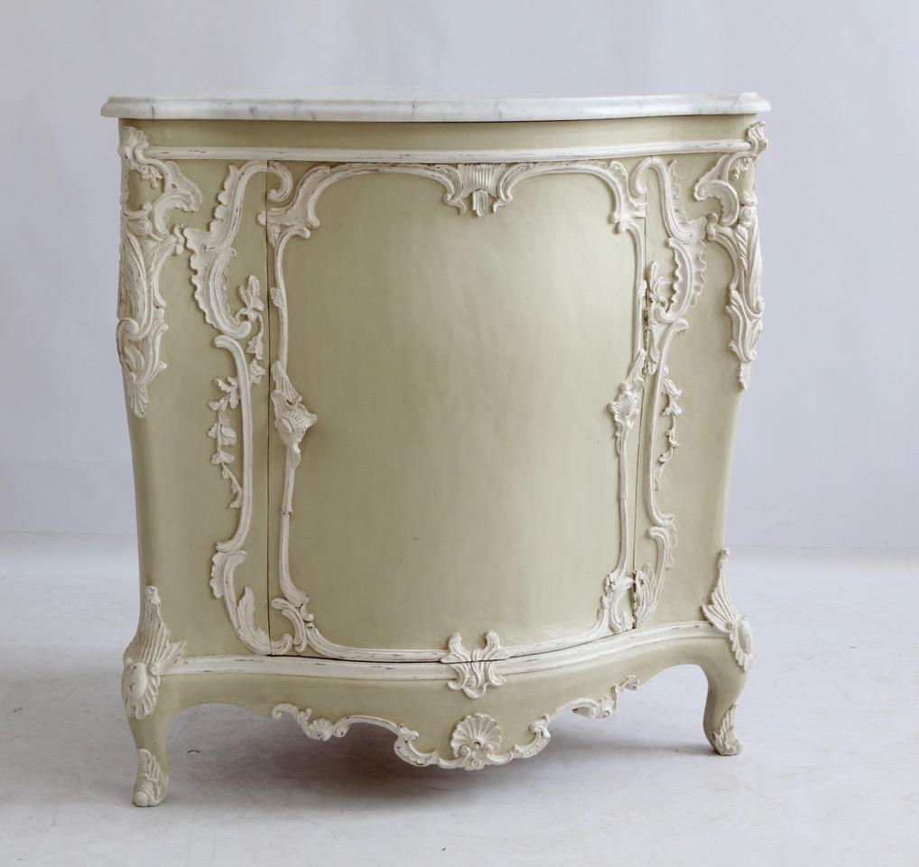 https://a.1stdibscdn.com/louis-xv-style-corner-cabinet-made-by-la-maison-london-with-carrara-marble-top-for-sale-picture-7/f_23353/1596642278409/IMG_1202_master.jpeg