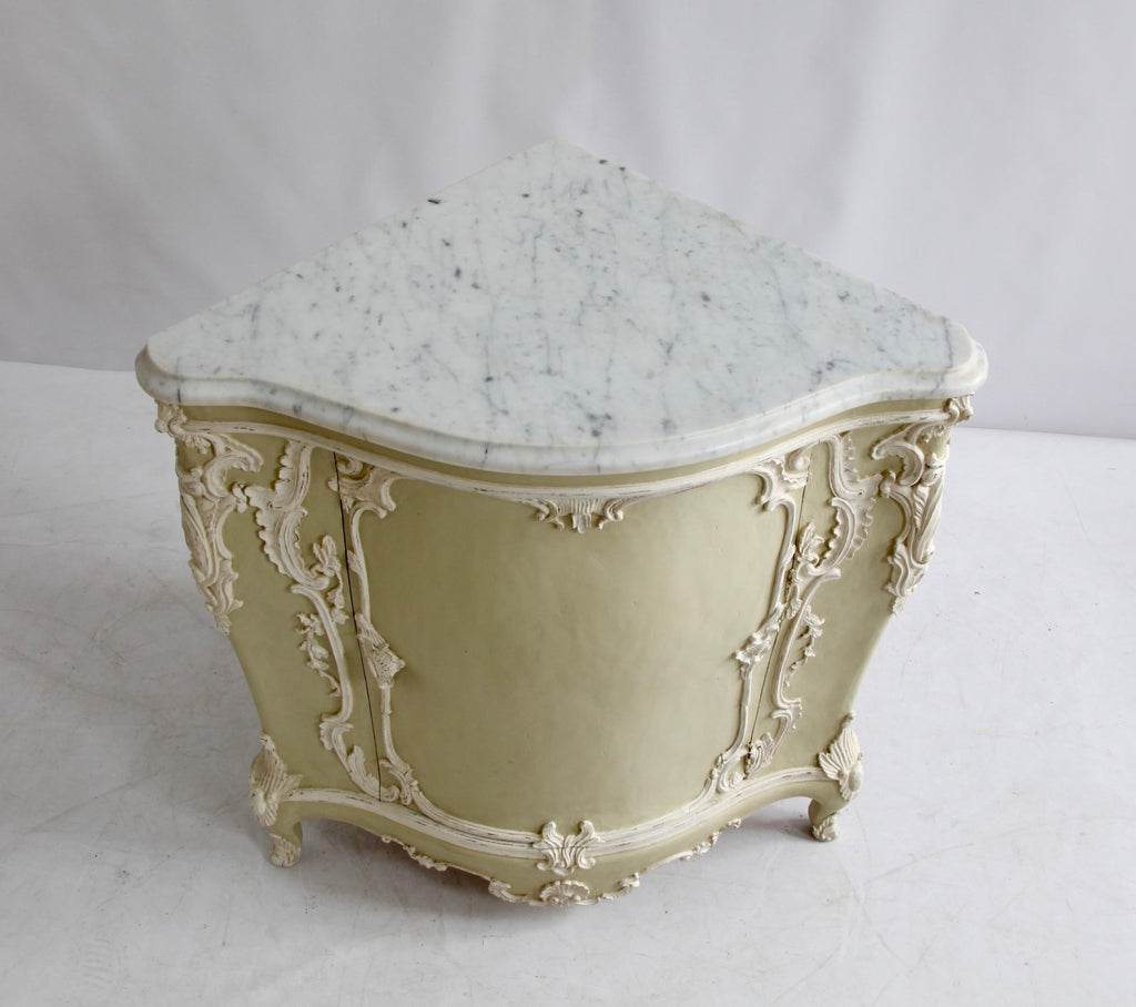 https://a.1stdibscdn.com/louis-xv-style-corner-cabinet-made-by-la-maison-london-with-carrara-marble-top-for-sale-picture-10/f_23353/f_201104521596708543064/IMG_1211_master.jpg