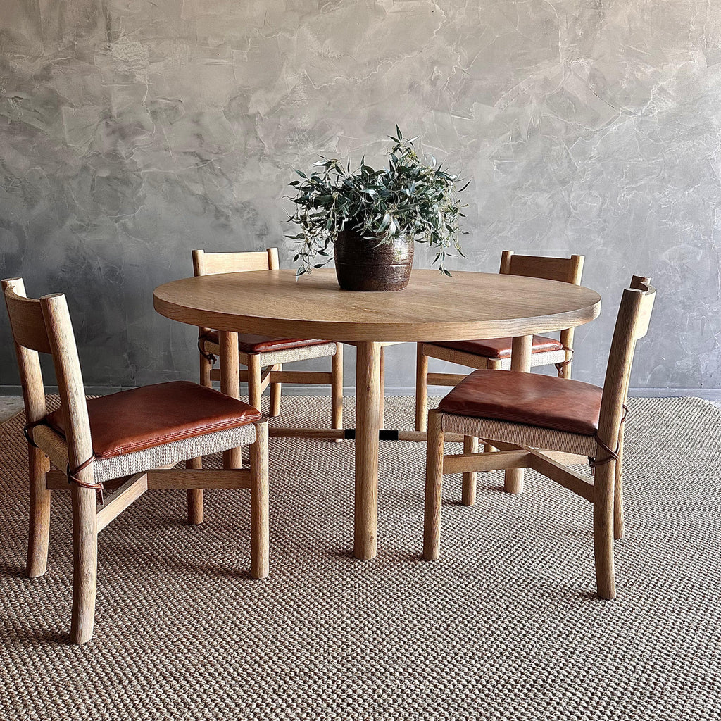 https://a.1stdibscdn.com/round-dining-table-in-natural-white-oak-finish-for-sale-picture-13/f_18223/f_427296621734120136571/IMG_1223_master.jpg