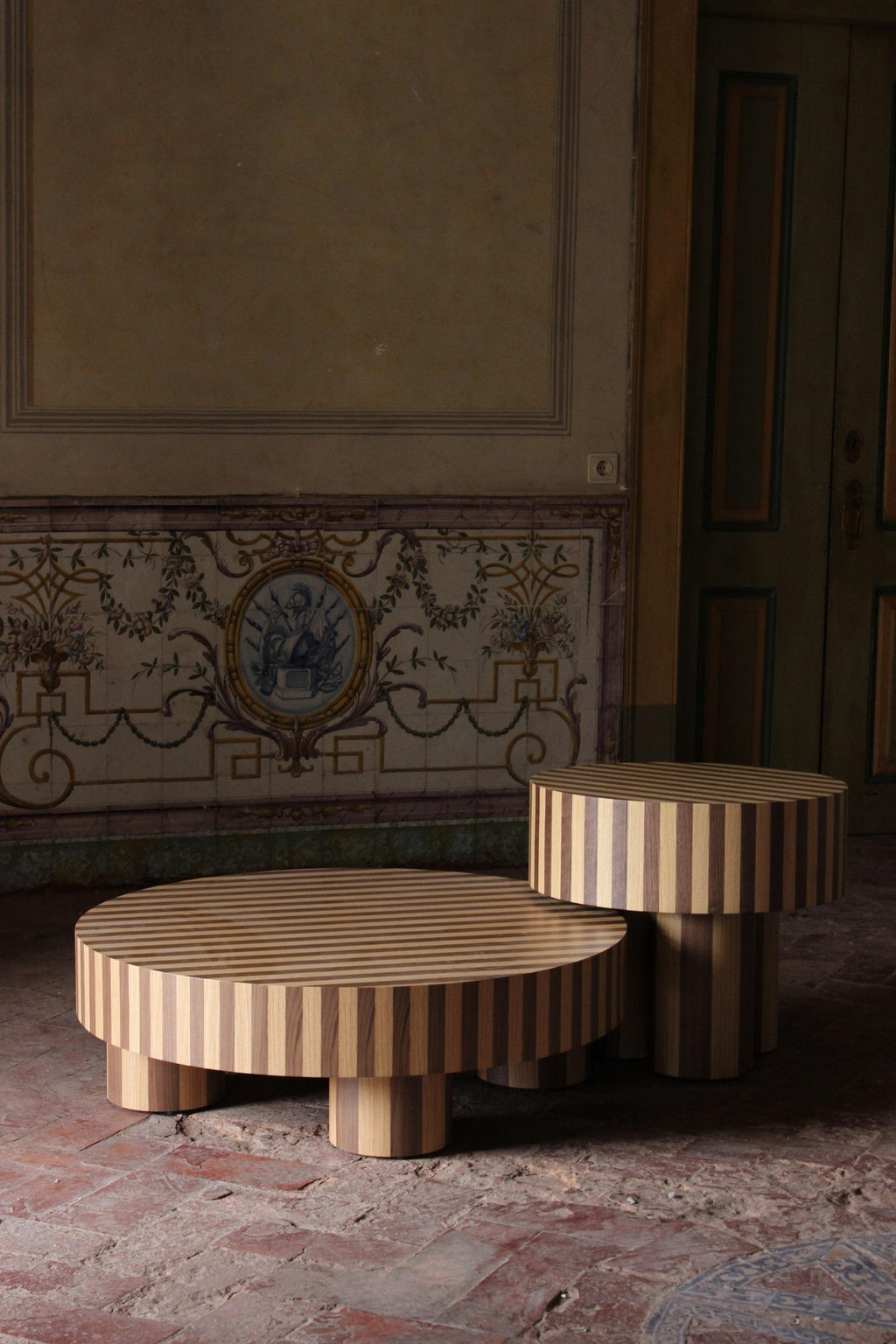 https://a.1stdibscdn.com/dooq-new-organic-modern-handmade-portuguese-nusa-center-table-for-sale-picture-6/f_54242/f_380004821709567456546/IMG_1371__master.jpg