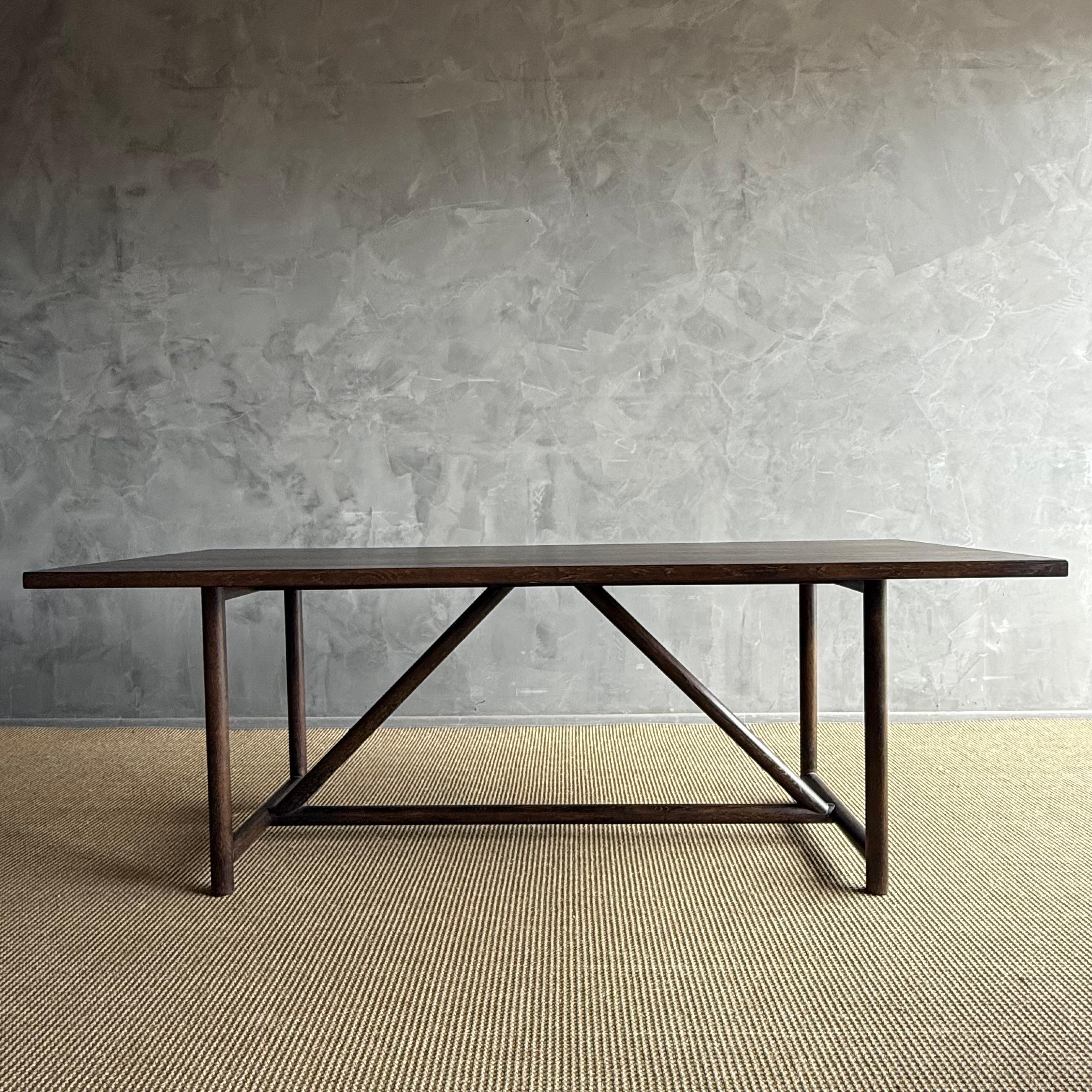 https://a.1stdibscdn.com/reclaimed-wood-oak-dining-table-84-for-sale-picture-3/f_18223/f_476597921763774054451/IMG_1404_2_master.jpg