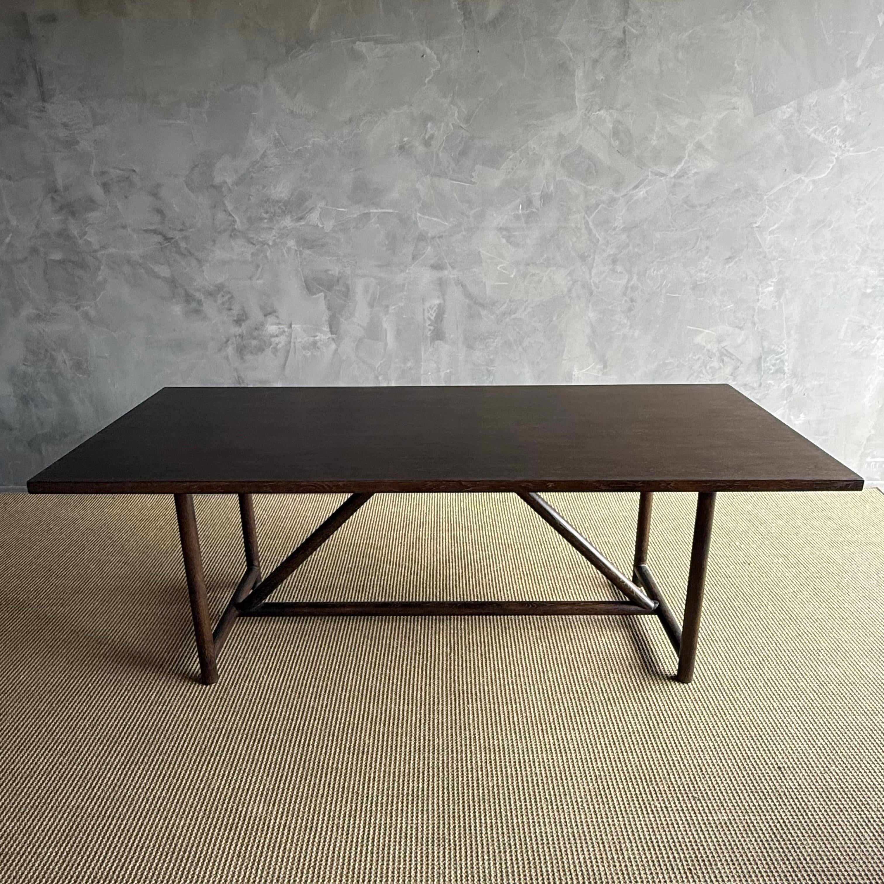 https://a.1stdibscdn.com/reclaimed-wood-oak-dining-table-84-for-sale-picture-4/f_18223/f_476597921763774054821/IMG_1405_2_master.jpg