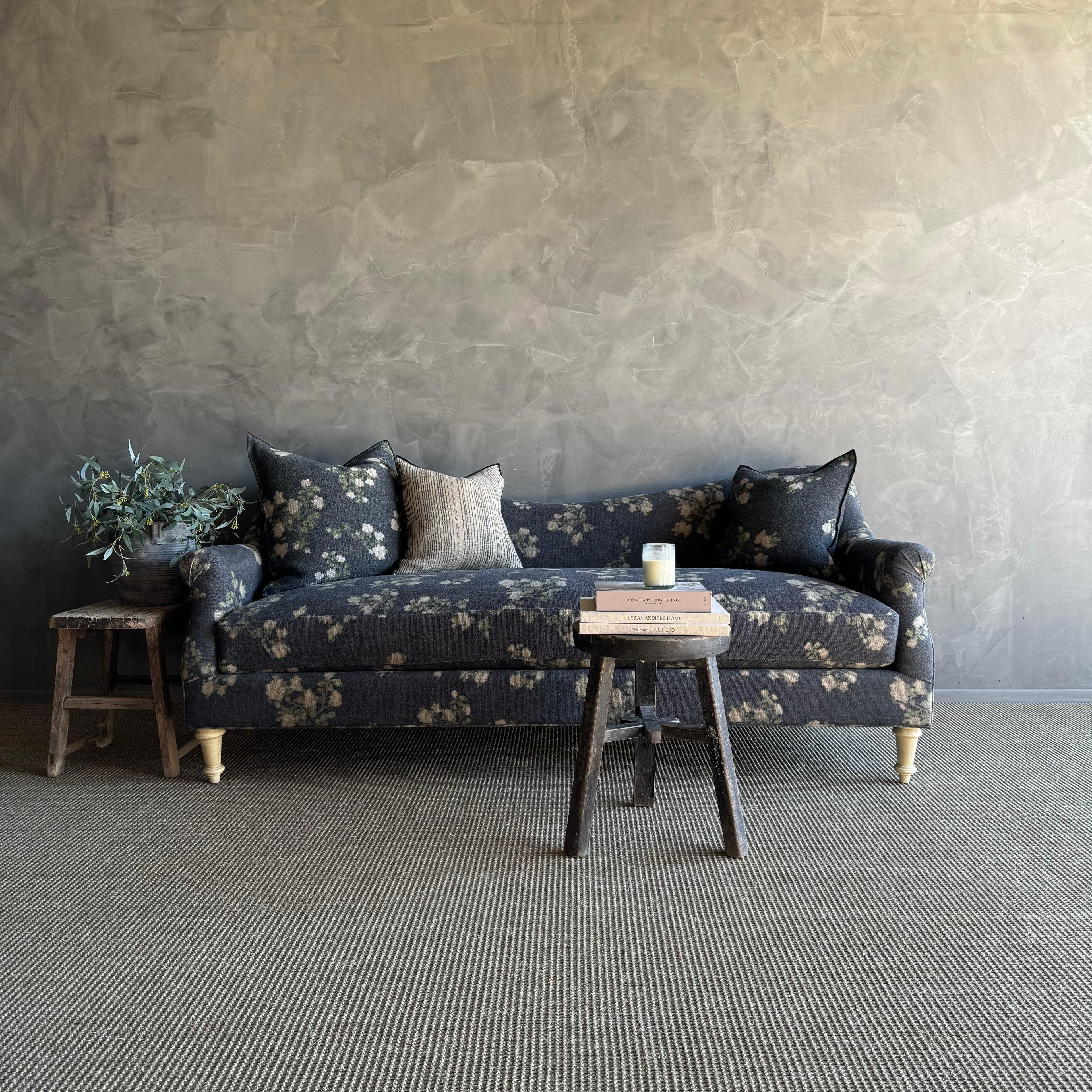 https://a.1stdibscdn.com/custom-sofa-in-wabi-sabi-linen-roses-creme-french-linen-for-sale-picture-6/f_18223/f_423429221731793870427/IMG_1405_master.jpg