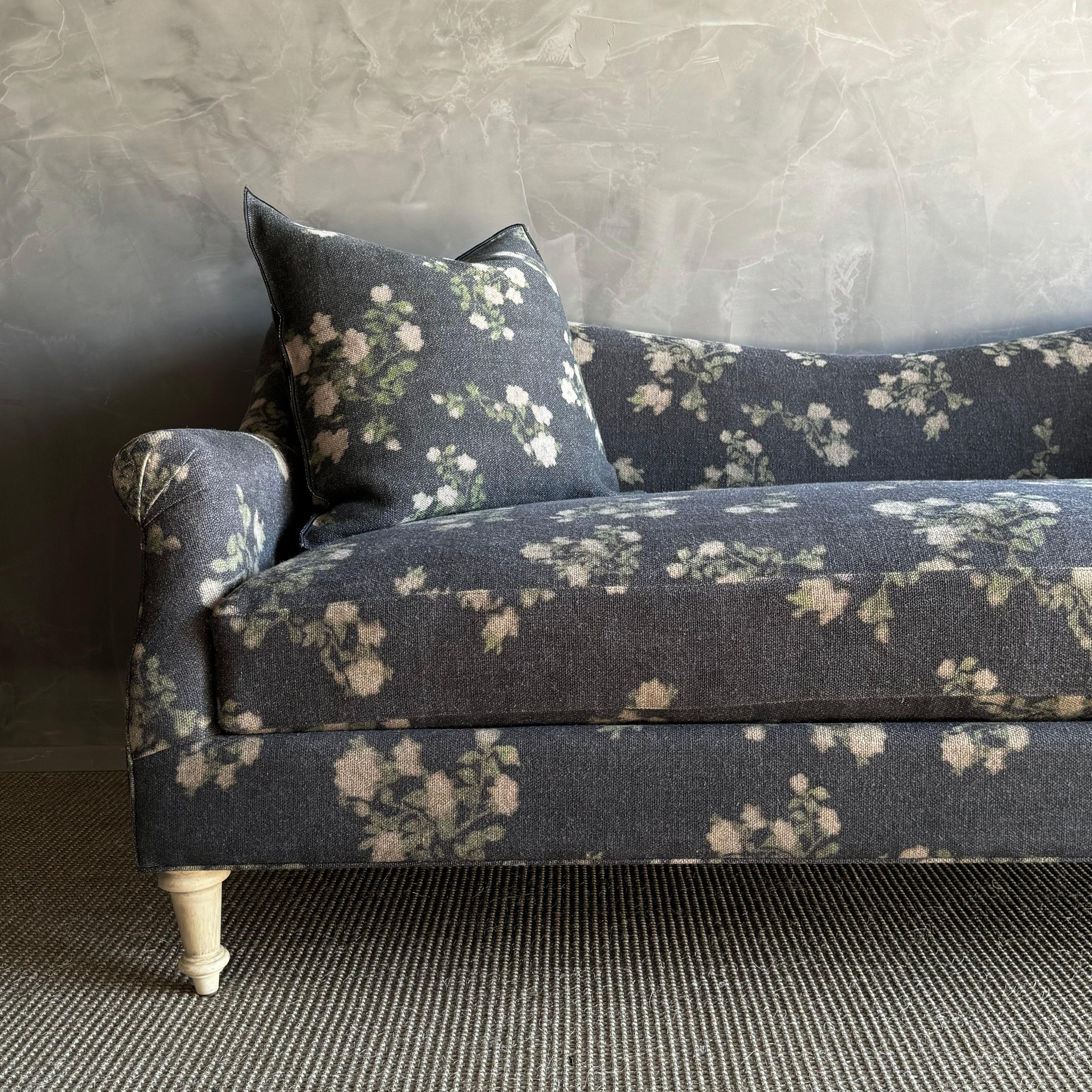 https://a.1stdibscdn.com/custom-sofa-in-wabi-sabi-linen-roses-creme-french-linen-for-sale-picture-10/f_18223/f_423429221731793861680/IMG_1409_master.jpg
