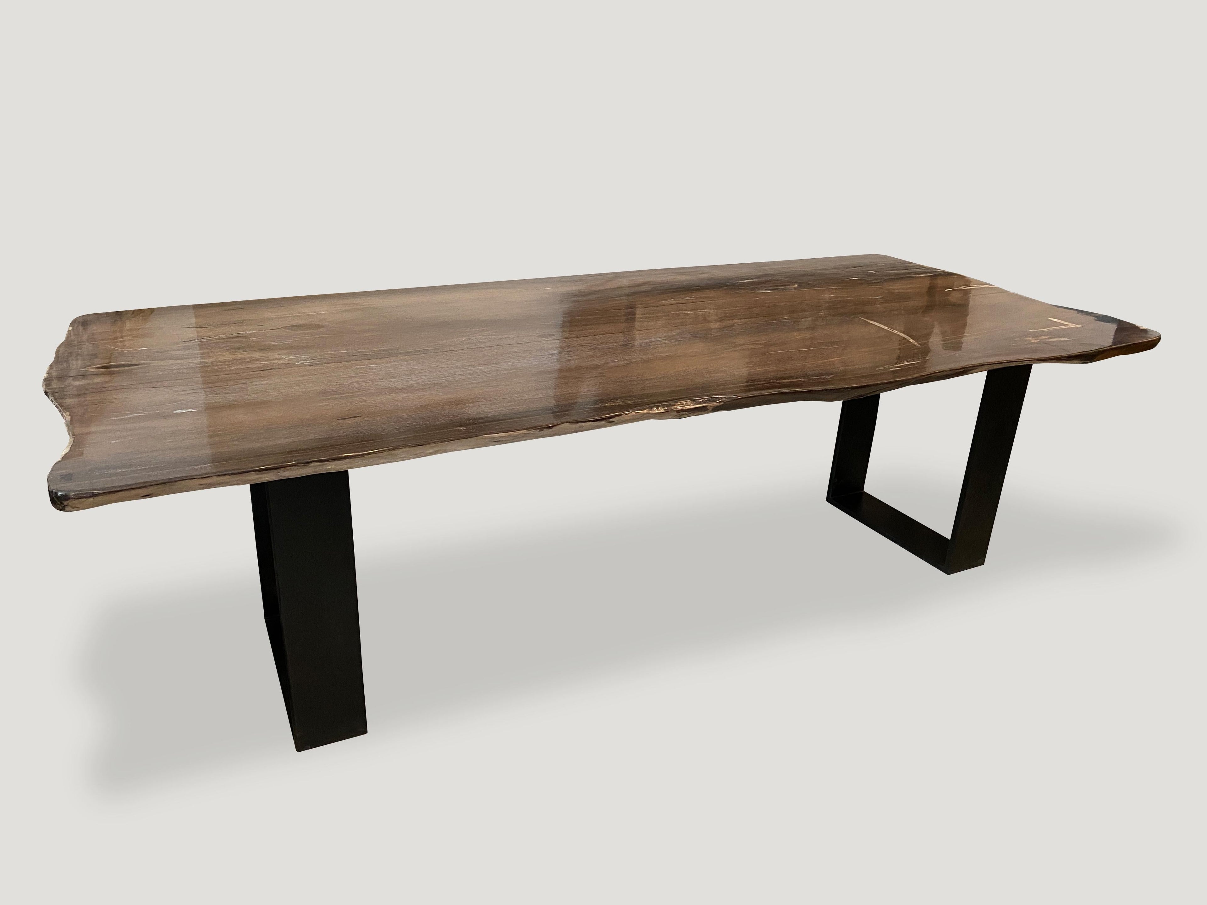 https://a.1stdibscdn.com/andrianna-shamaris-high-quality-petrified-wood-dining-table-for-sale-picture-4/f_10806/1590251657154/IMG_1450_master.jpeg