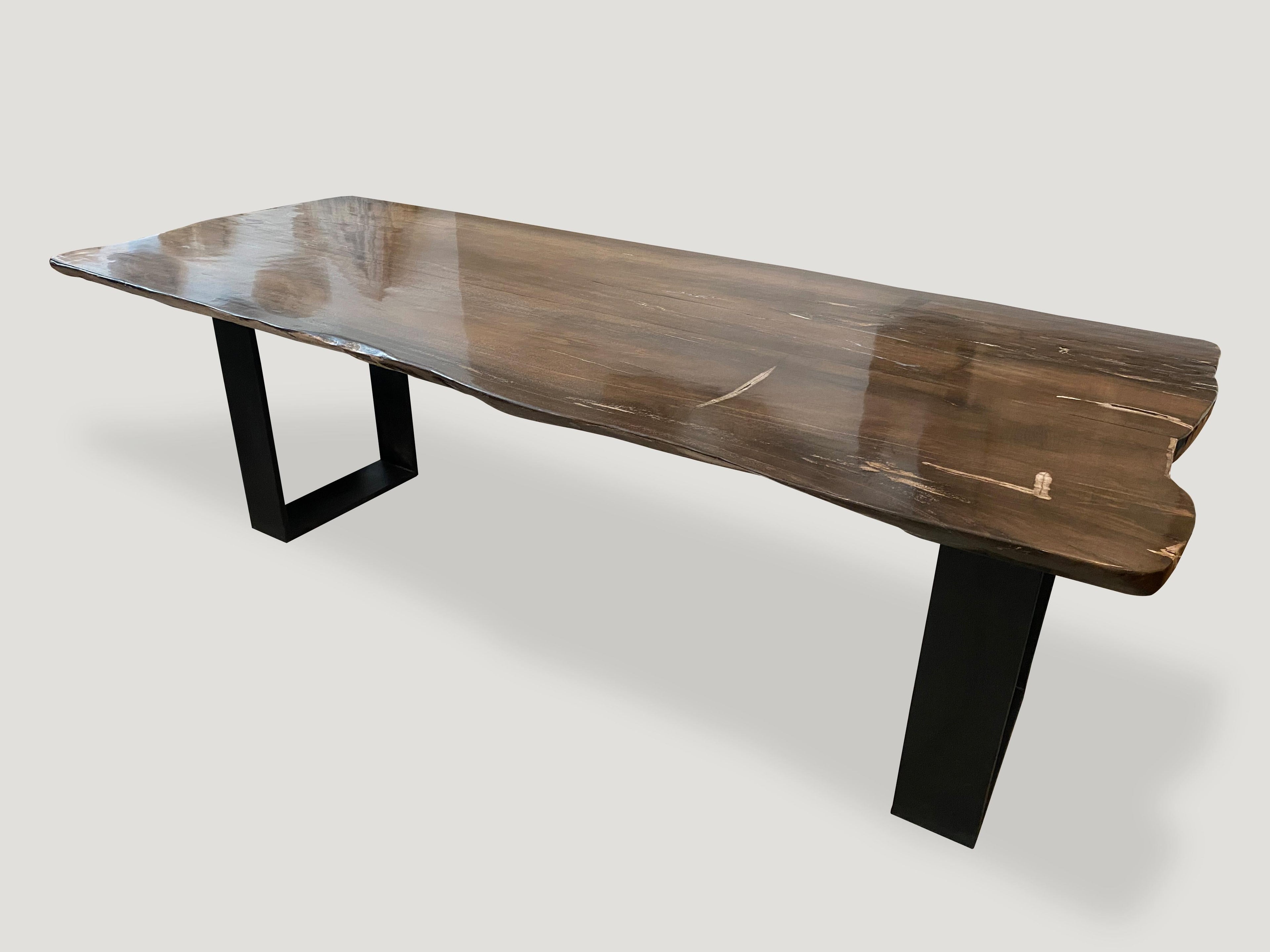https://a.1stdibscdn.com/andrianna-shamaris-high-quality-petrified-wood-dining-table-for-sale-picture-2/f_10806/1590251653822/IMG_1453_master.jpeg