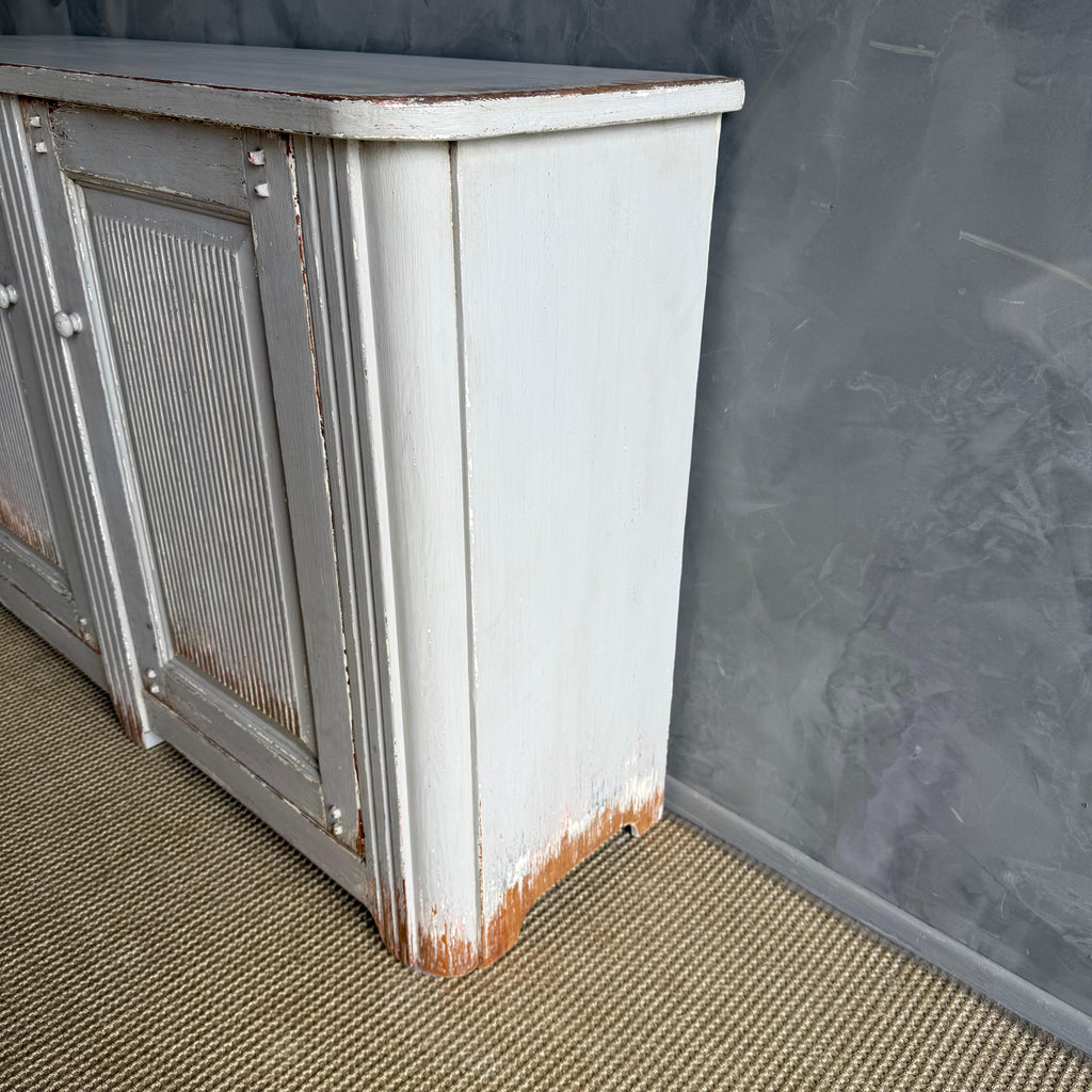 https://a.1stdibscdn.com/vintage-style-painted-2-door-cabinet-for-sale-picture-9/f_18223/f_476938821764018001864/IMG_1455_2_master.jpg