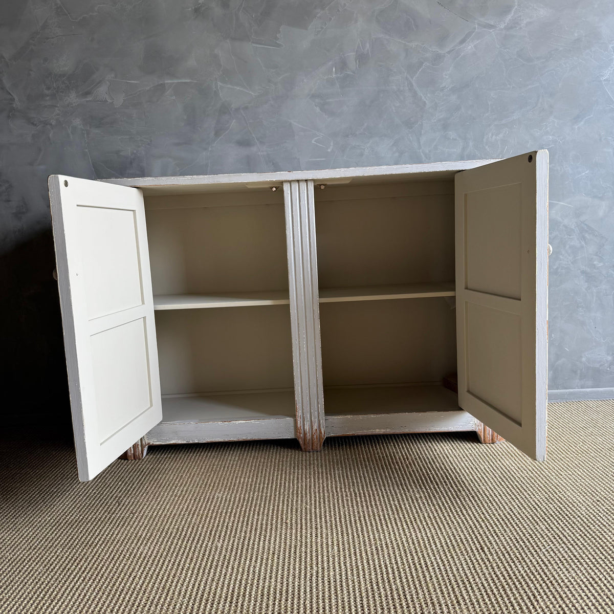 https://a.1stdibscdn.com/vintage-style-painted-2-door-cabinet-for-sale-picture-11/f_18223/f_476938821764018002590/IMG_1457_2_master.jpg