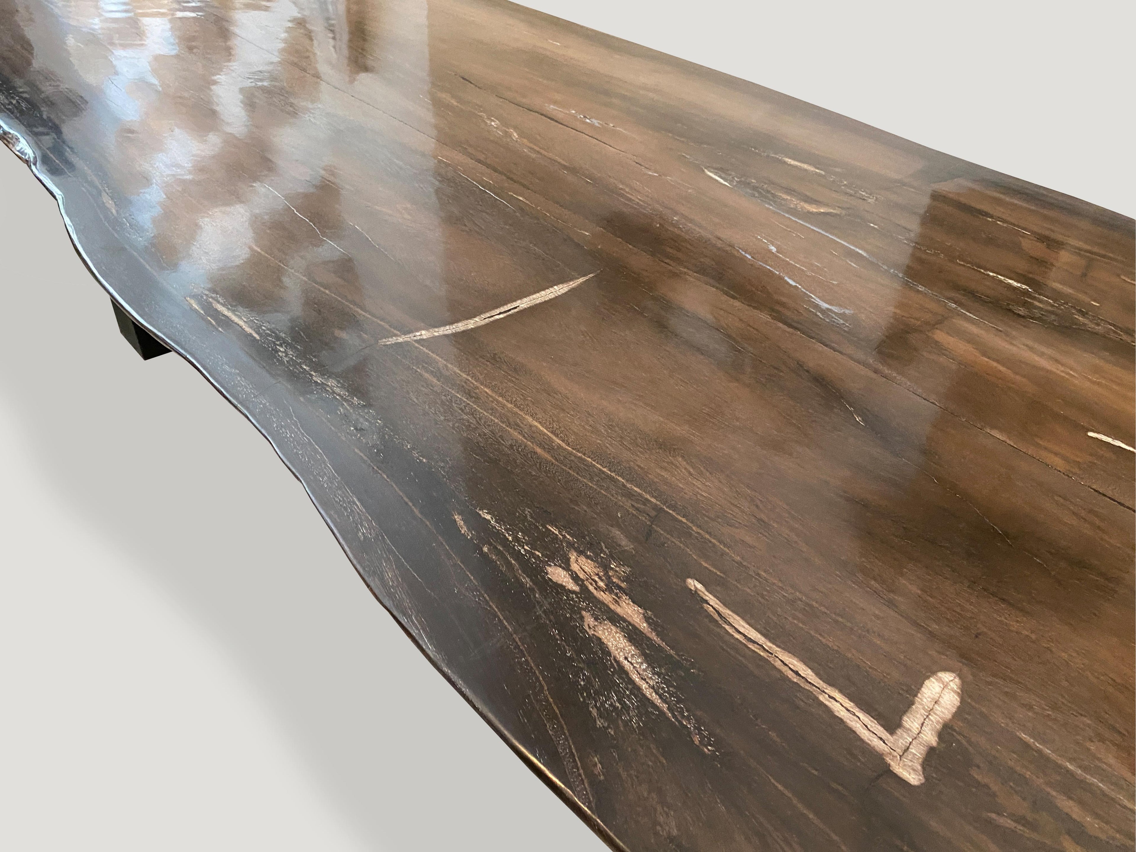 https://a.1stdibscdn.com/andrianna-shamaris-high-quality-petrified-wood-dining-table-for-sale-picture-7/f_10806/1590251650259/IMG_1458_master.jpeg