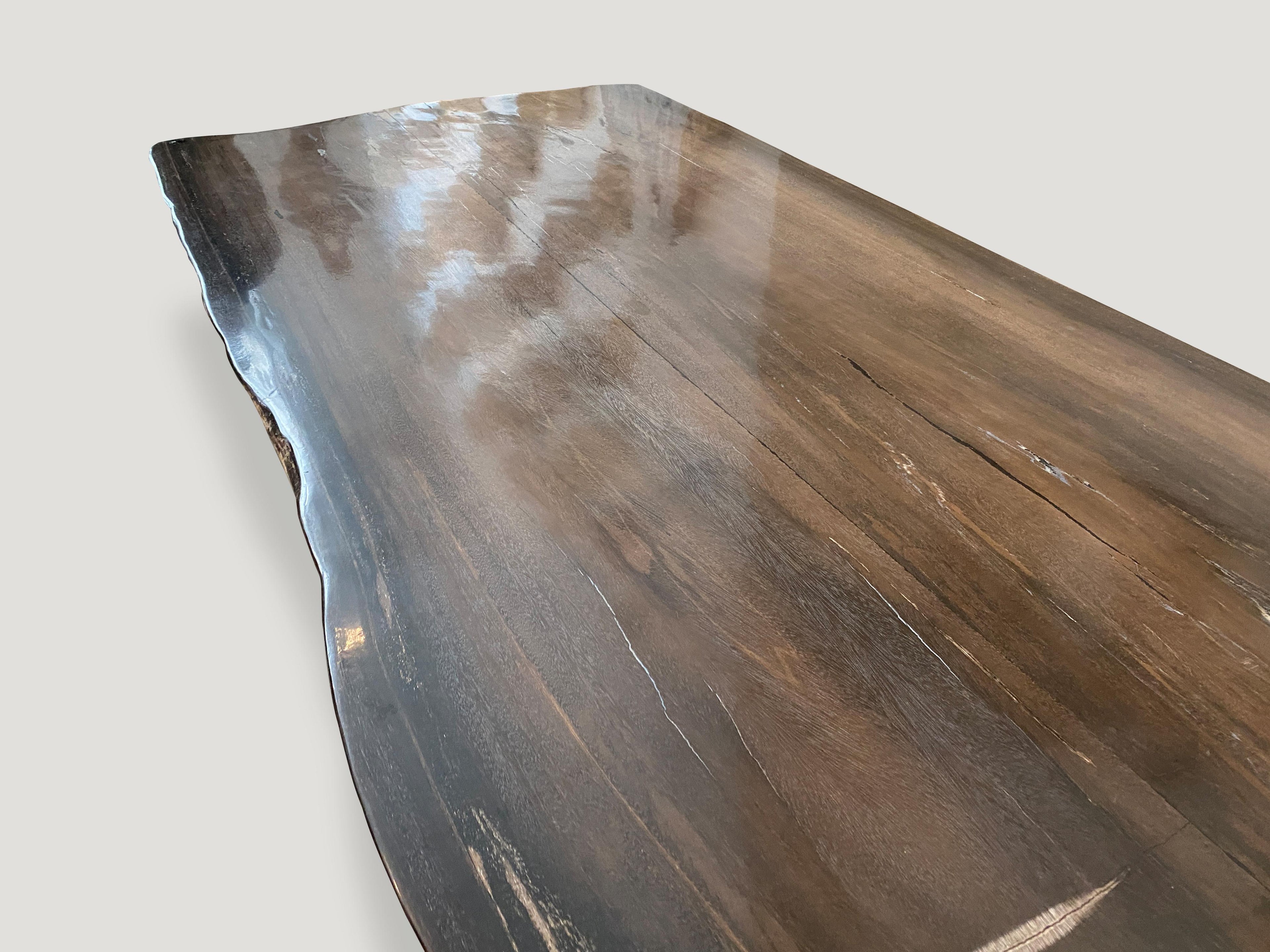 https://a.1stdibscdn.com/andrianna-shamaris-high-quality-petrified-wood-dining-table-for-sale-picture-5/f_10806/1590251679837/IMG_1459_master.jpeg