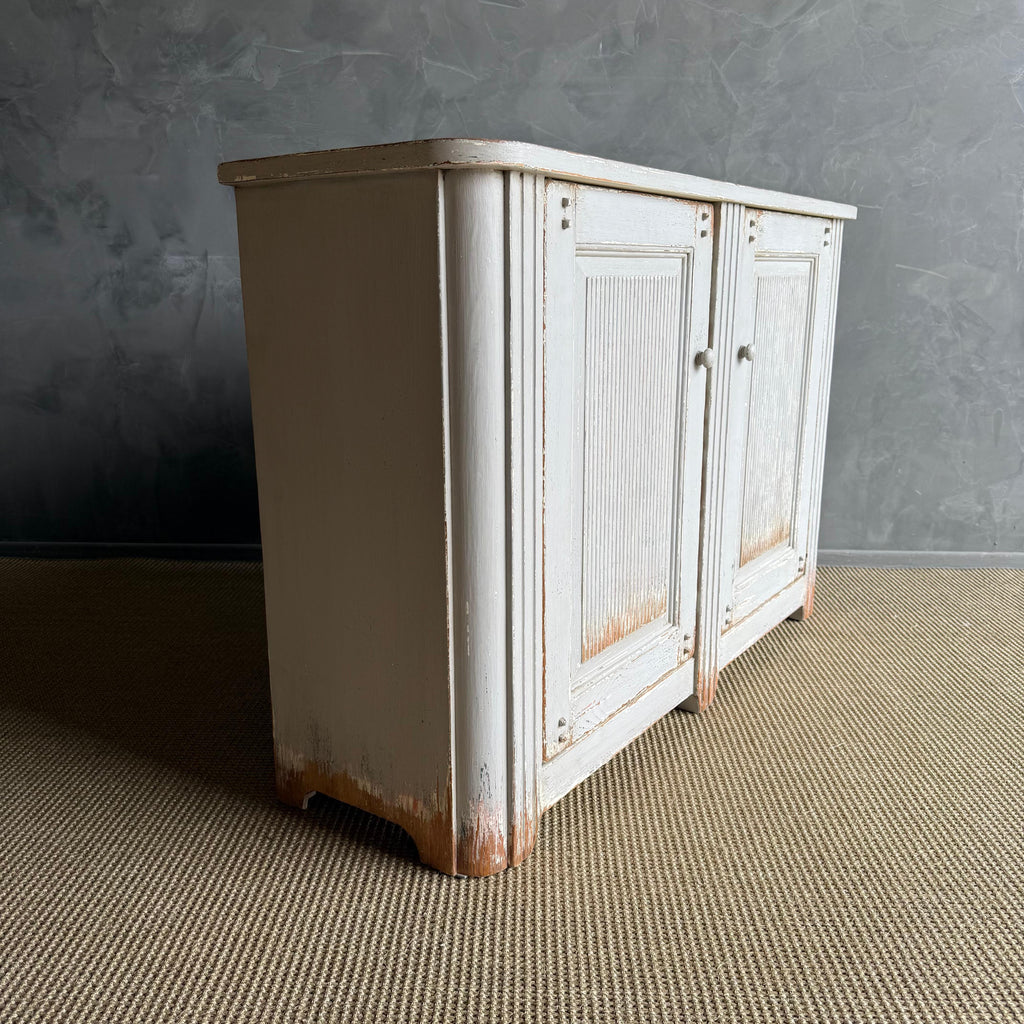 https://a.1stdibscdn.com/vintage-style-painted-2-door-cabinet-for-sale-picture-14/f_18223/f_476938821764018011596/IMG_1462_2_master.jpg