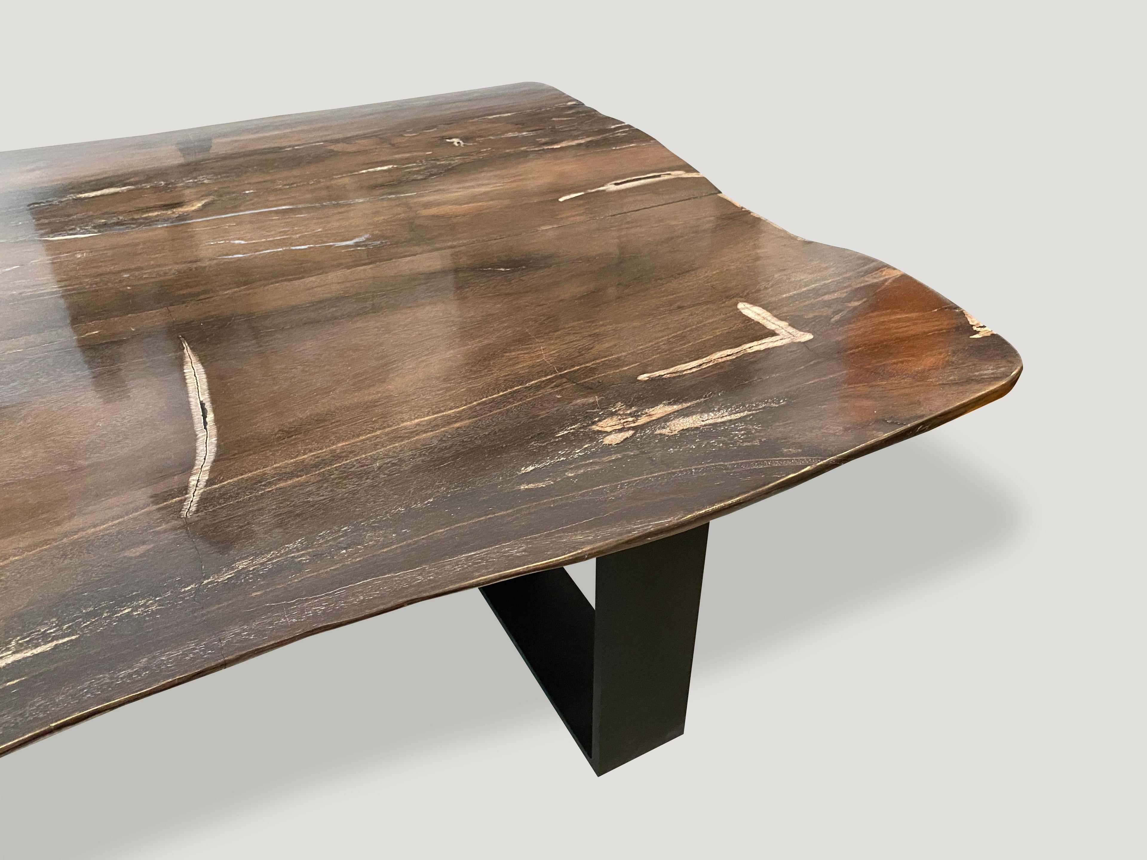 https://a.1stdibscdn.com/andrianna-shamaris-high-quality-petrified-wood-dining-table-for-sale-picture-9/f_10806/1590251674409/IMG_1467_master.jpeg