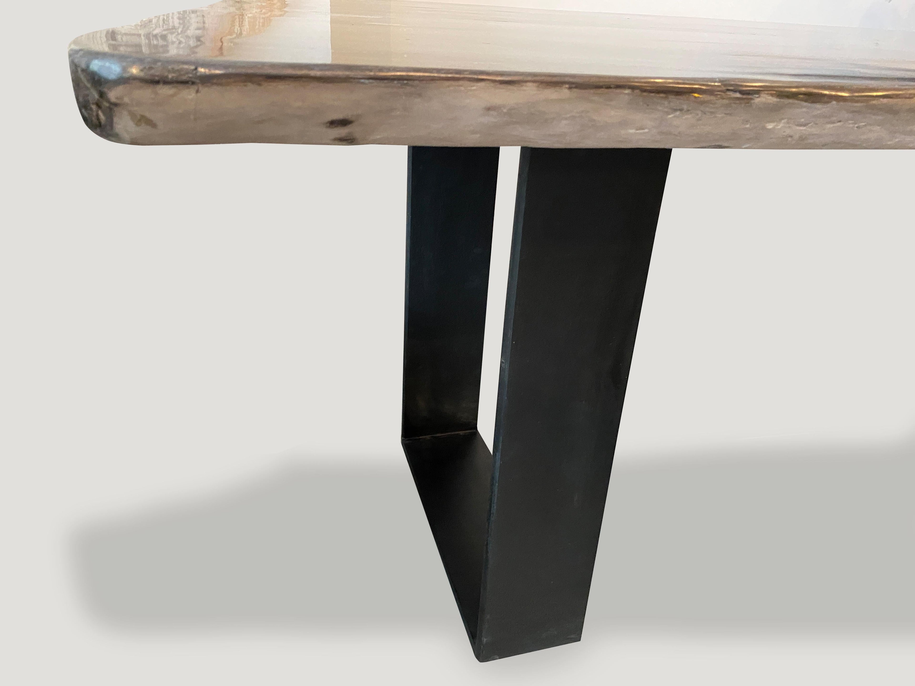 https://a.1stdibscdn.com/andrianna-shamaris-high-quality-petrified-wood-dining-table-for-sale-picture-6/f_10806/1590251669418/IMG_1468_master.jpeg