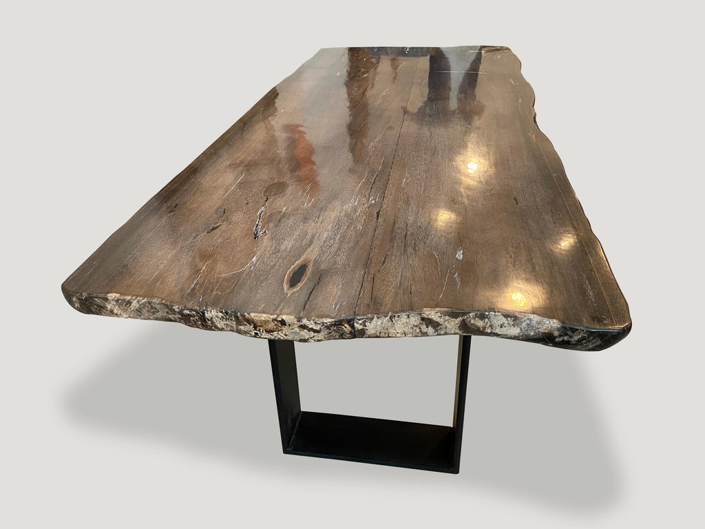 https://a.1stdibscdn.com/andrianna-shamaris-high-quality-petrified-wood-dining-table-for-sale-picture-8/f_10806/1590251664517/IMG_1471_master.jpeg