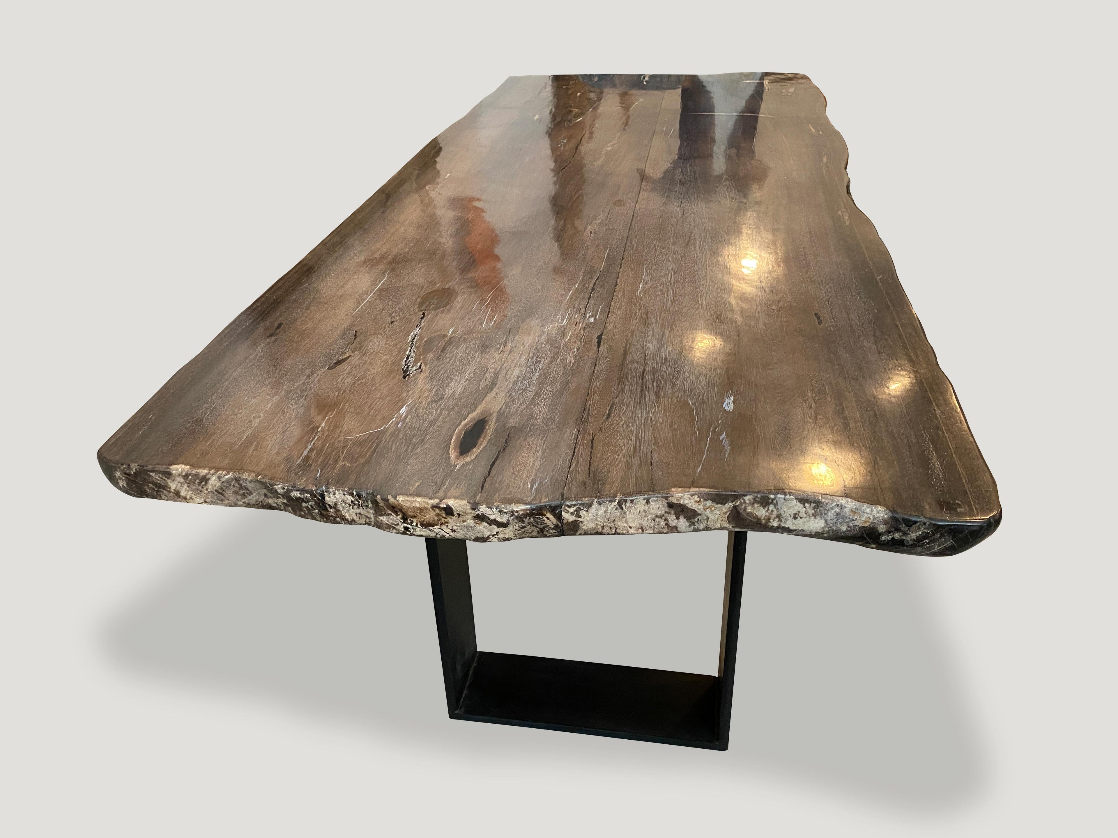 https://a.1stdibscdn.com/andrianna-shamaris-high-quality-petrified-wood-dining-table-for-sale-picture-8/f_10806/1590251664517/IMG_1471_master.jpeg