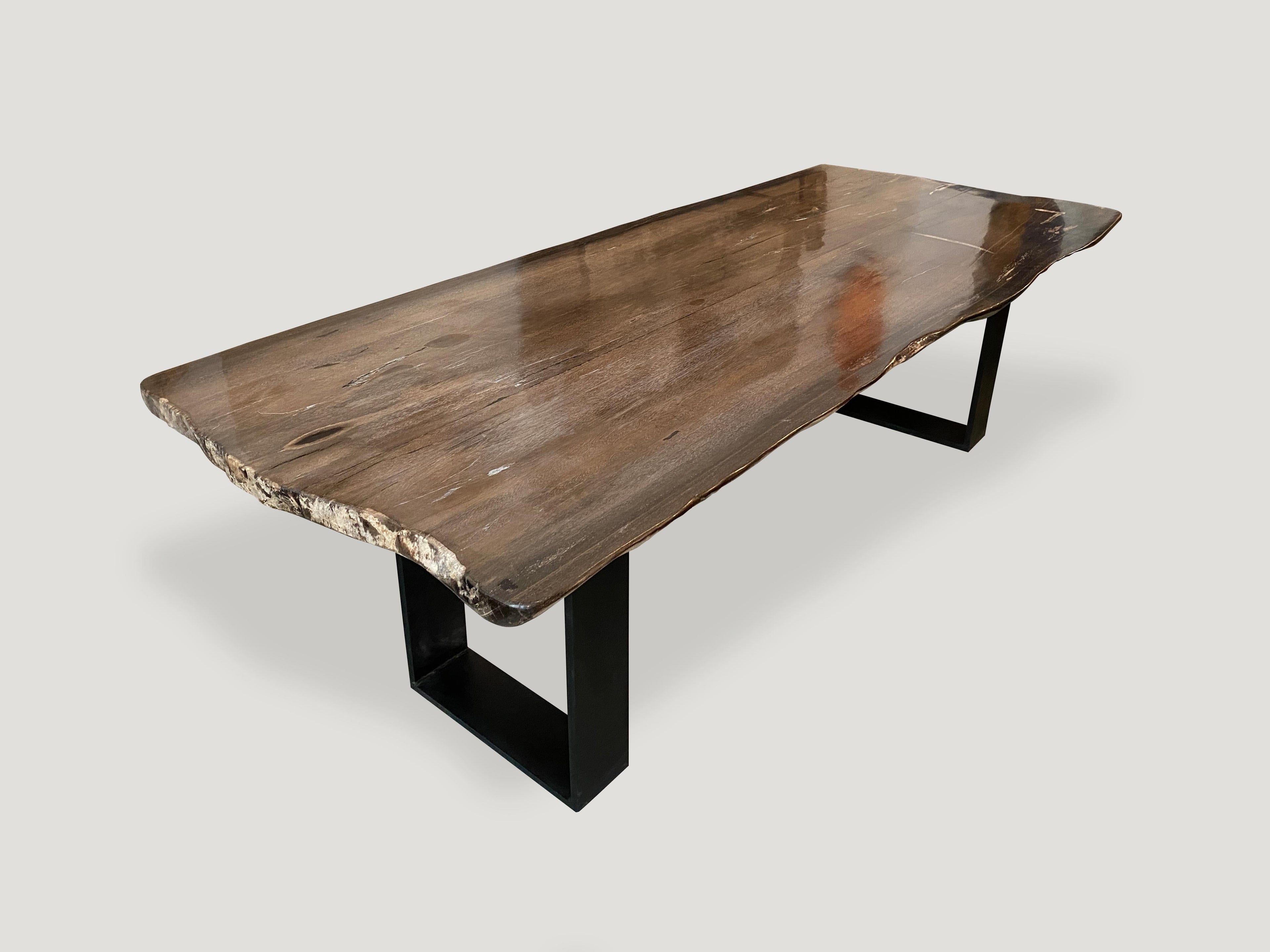 https://a.1stdibscdn.com/andrianna-shamaris-high-quality-petrified-wood-dining-table-for-sale-picture-3/f_10806/1590251662053/IMG_1478_master.jpeg