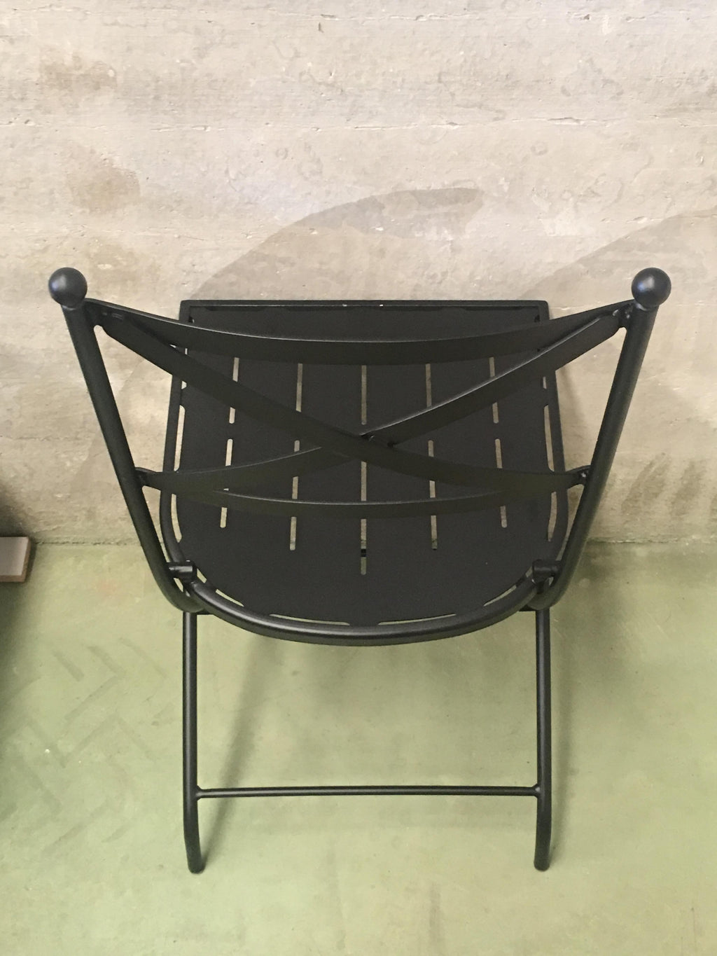 https://a.1stdibscdn.com/french-vintage-style-bistro-folding-iron-chair-indoor-outdoor-for-sale-picture-7/f_17262/f_150730811560366678101/IMG_1536490464928_master.JPG