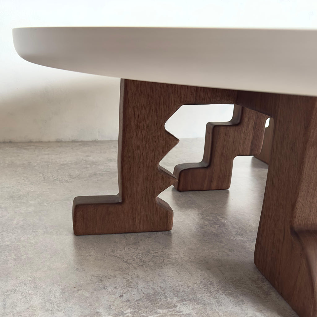 https://a.1stdibscdn.com/many-feet-coffee-table-by-msj-furniture-studio-for-sale-picture-8/f_31653/f_382290621706899473804/IMG_1547_master.jpg