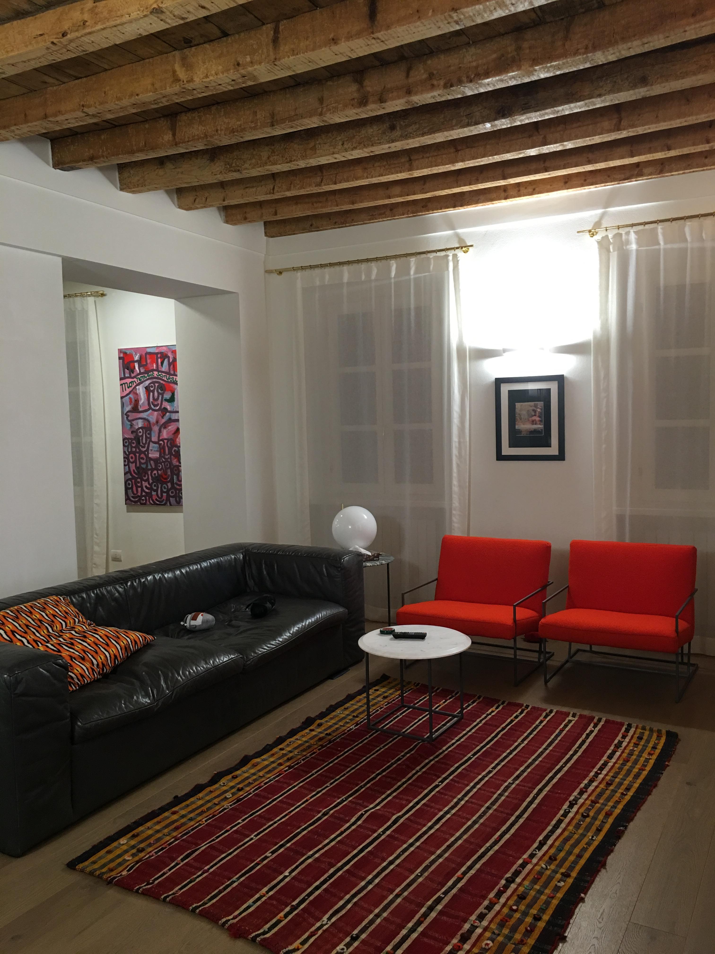 https://a.1stdibscdn.com/big-bubble-leather-sofa-for-sale-picture-4/f_48381/f_16198132/IMG_1568972193084_master.JPG