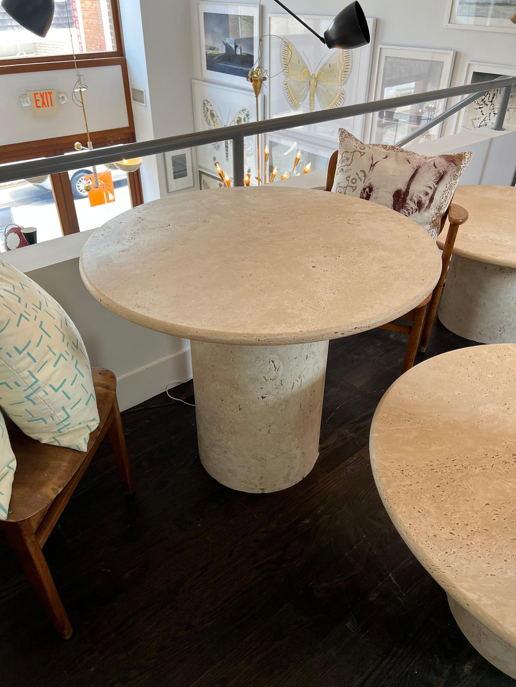 https://a.1stdibscdn.com/white-roman-travertine-dining-table-by-le-lampade-for-sale-picture-2/f_8778/f_303054921662495846392/IMG_1651160828334_master.jpg