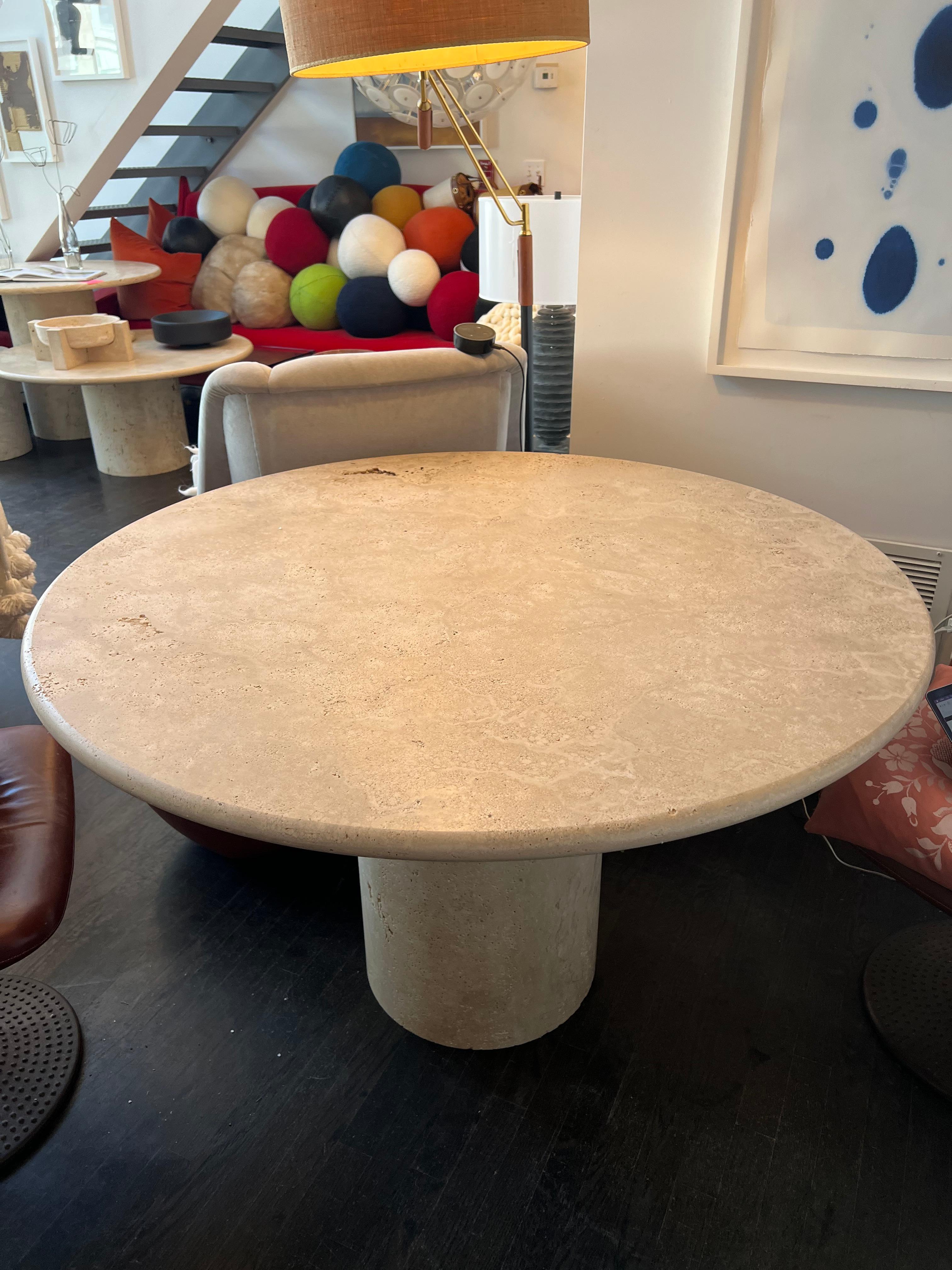 https://a.1stdibscdn.com/43-white-roman-travertine-bistro-table-by-le-lampade-for-sale-picture-2/f_8778/f_28437592/IMG_1651165929173_master.jpg