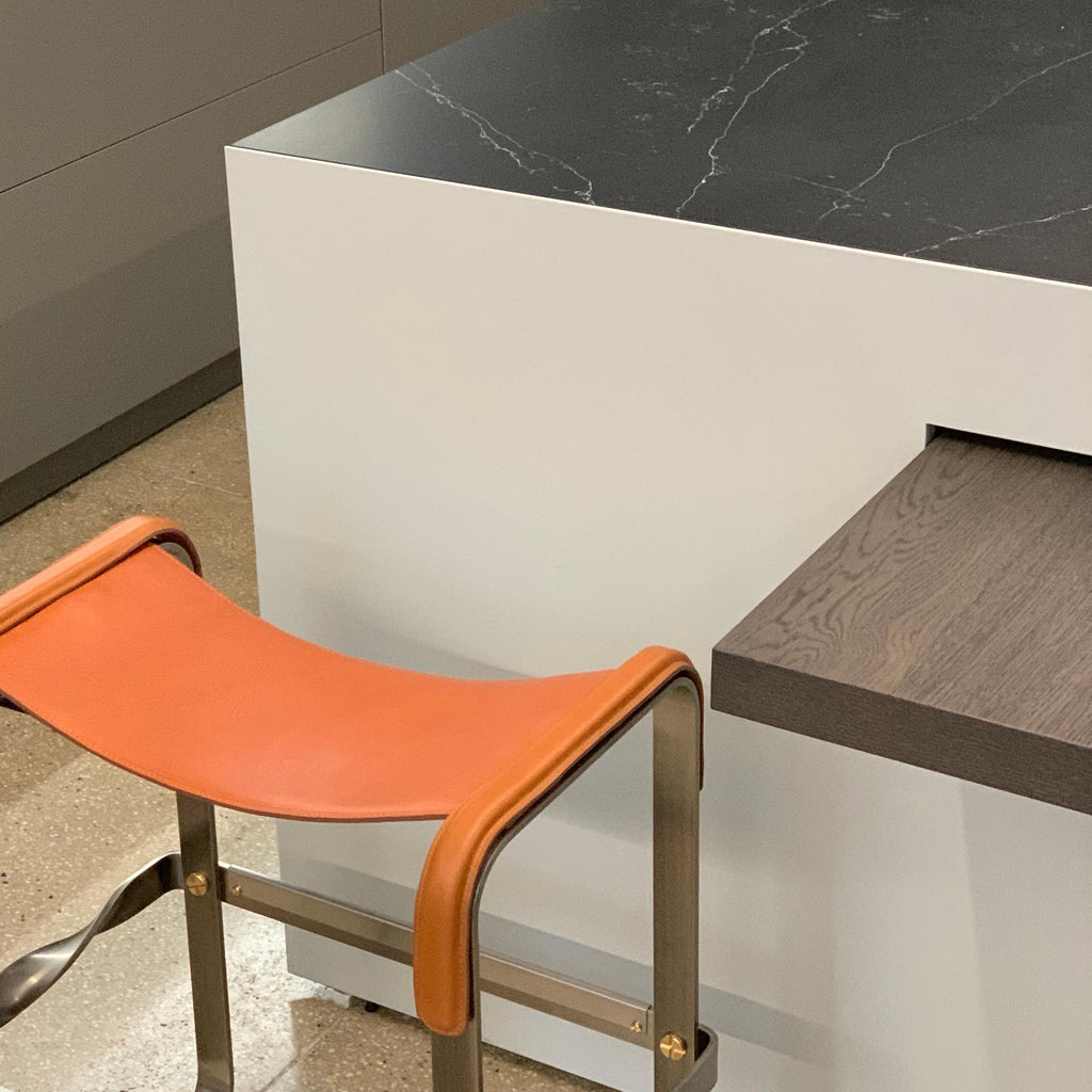 https://a.1stdibscdn.com/set-of-2-kitchen-counter-stool-contemporary-design-black-steel-brown-leather-for-sale-picture-11/f_40561/f_232667021617719549896/IMG_1659_Edited__master.jpg