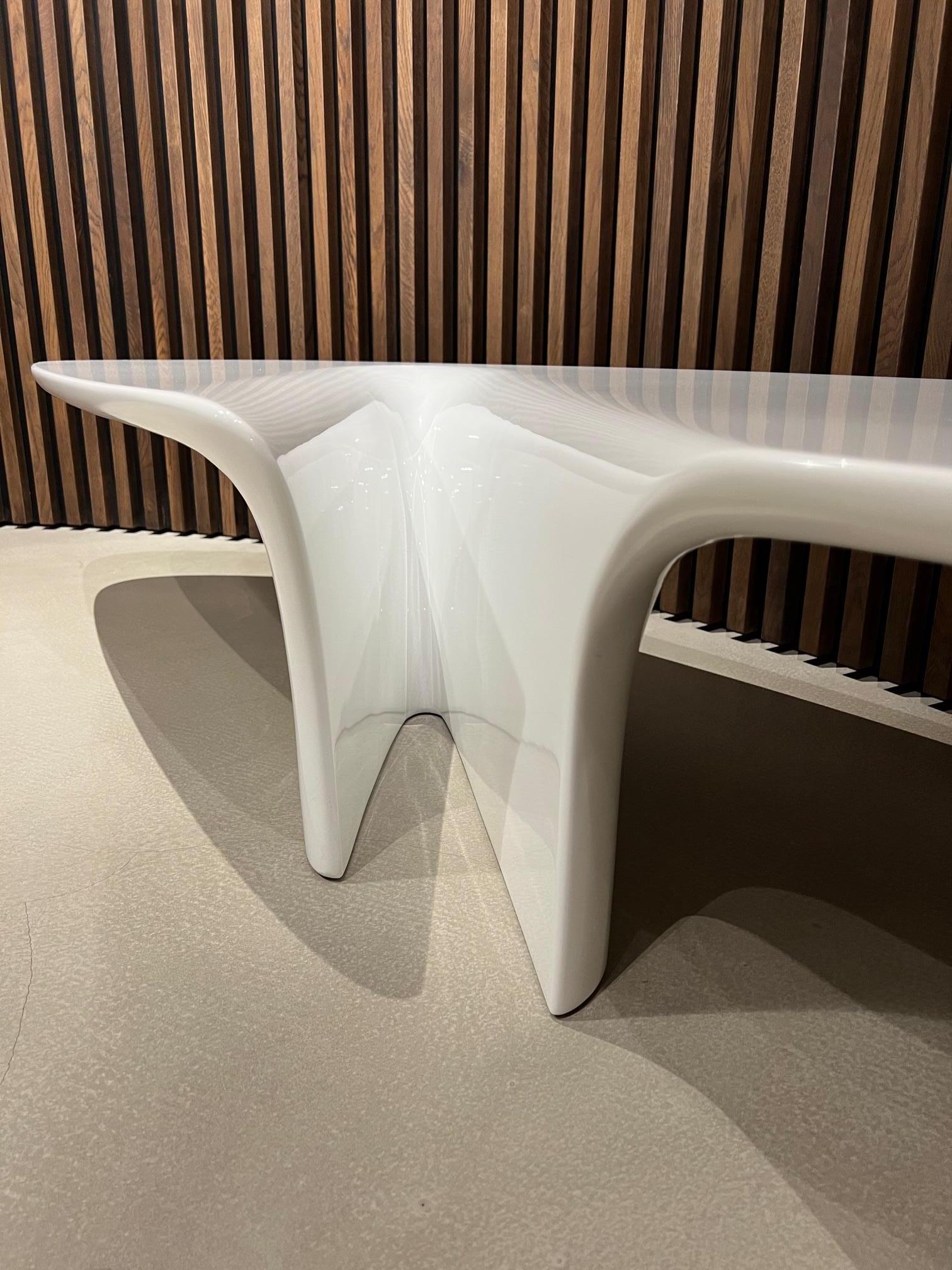 https://a.1stdibscdn.com/waterfall-contemporary-glossy-white-lacquer-coffee-table-by-driade-for-sale-picture-6/f_37243/f_30304732/IMG_1662672195161_master.jpg