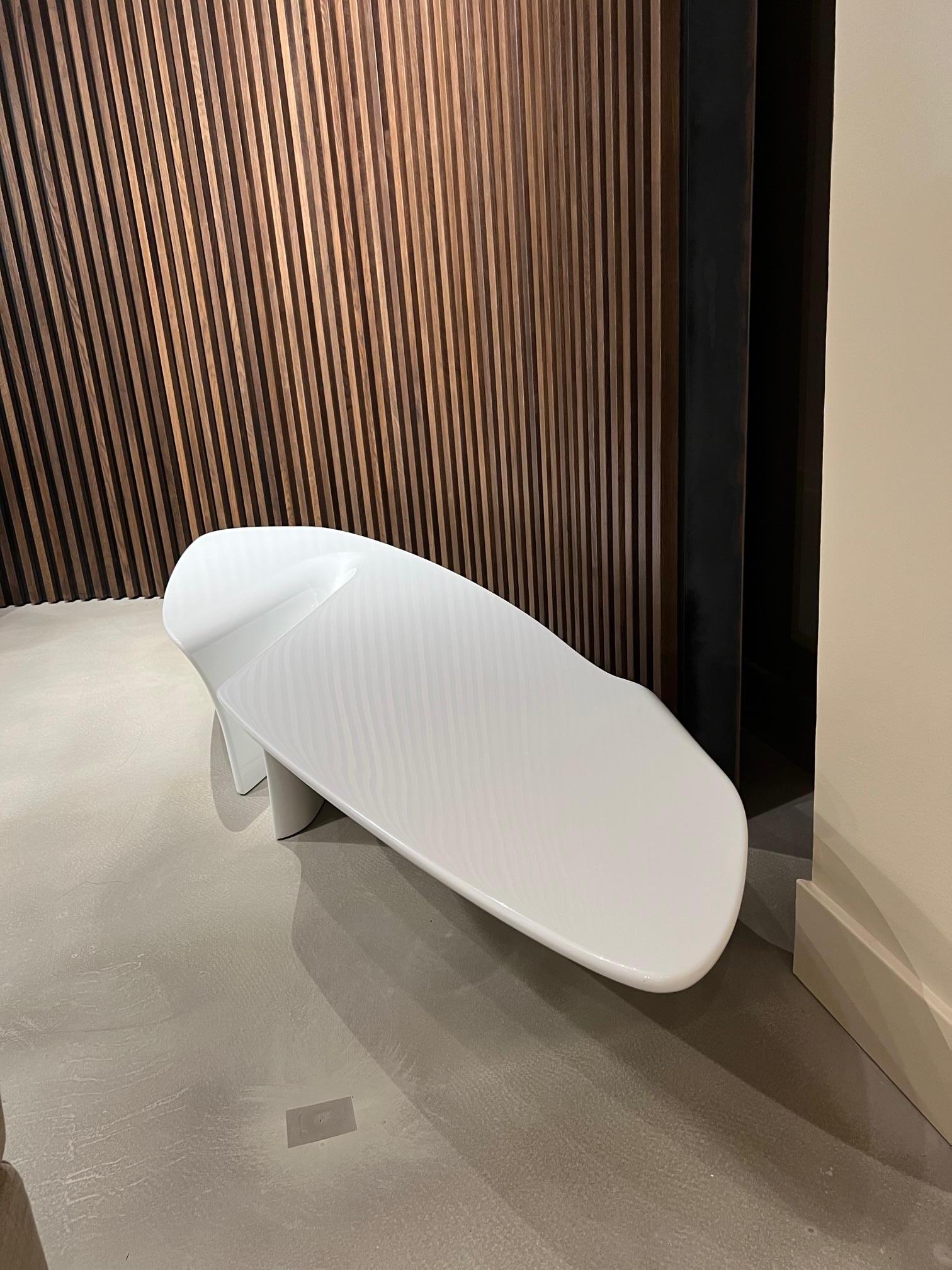 https://a.1stdibscdn.com/waterfall-contemporary-glossy-white-lacquer-coffee-table-by-driade-for-sale-picture-8/f_37243/f_30304732/IMG_1662672238804_master.jpg