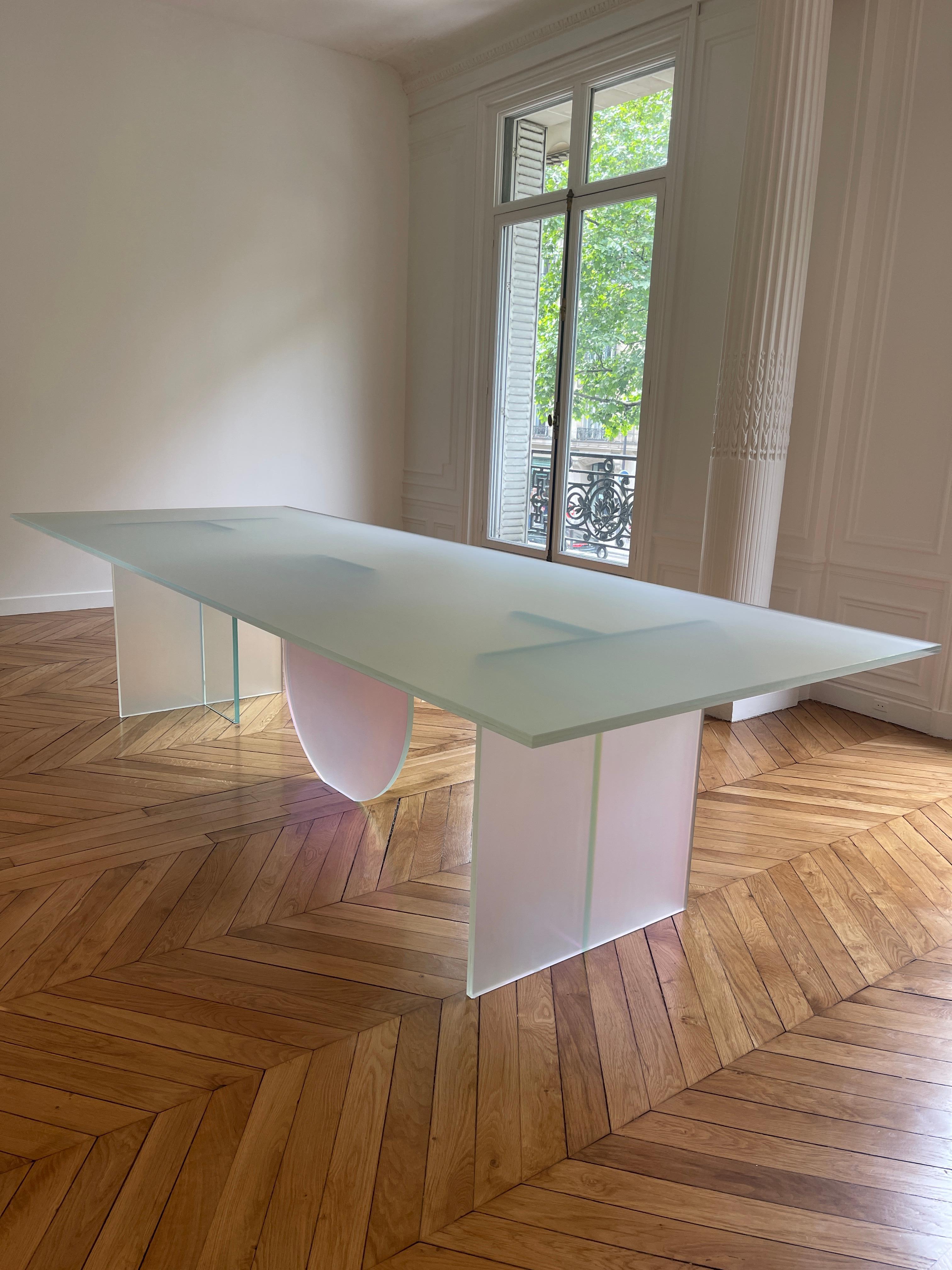 https://a.1stdibscdn.com/isola-satin-dining-table-by-brajak-vitberg-for-sale-picture-4/f_12192/f_319335621672142060417/IMG_1667317311351_master.JPG