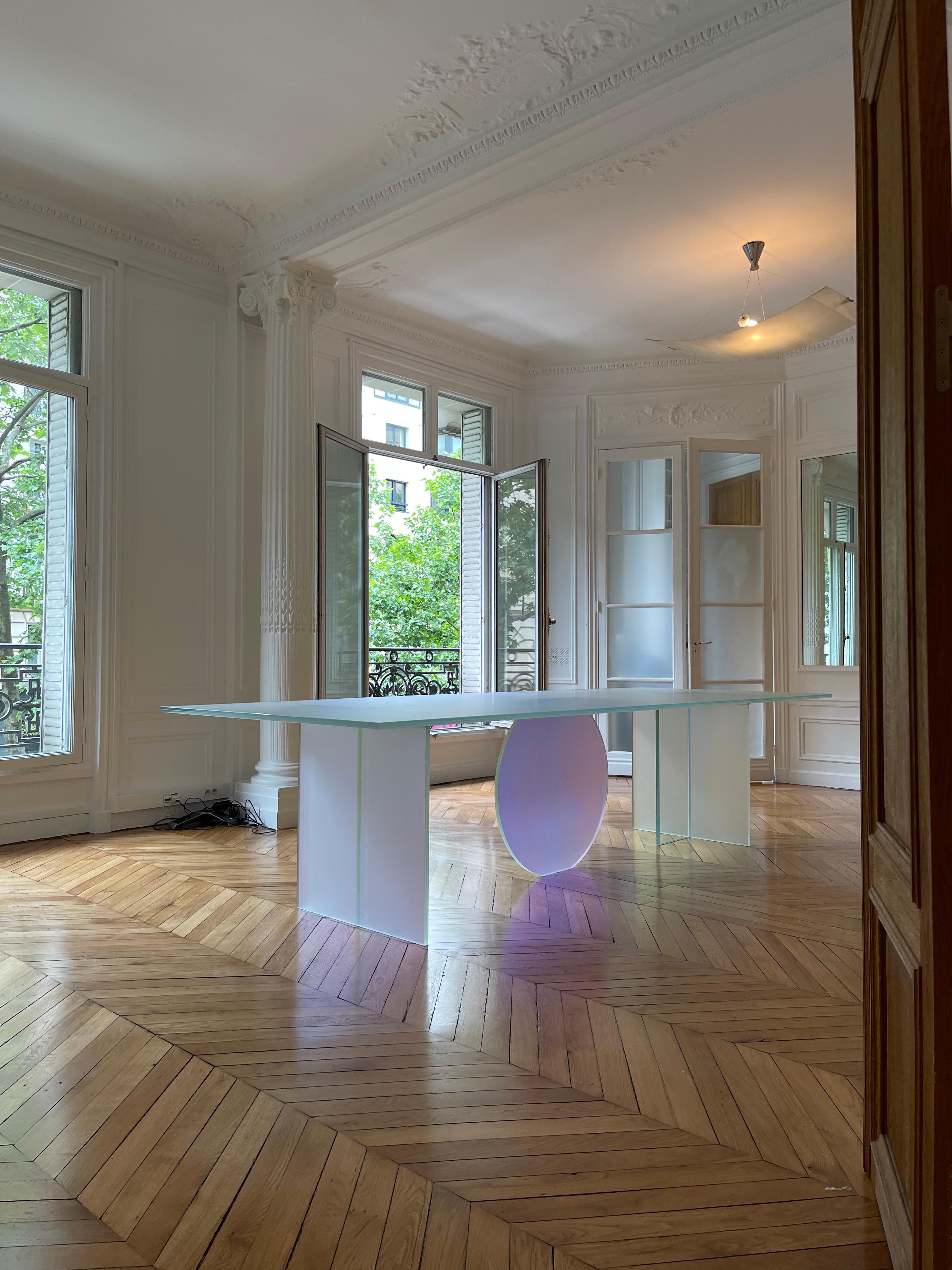https://a.1stdibscdn.com/isola-satin-dining-table-by-brajak-vitberg-for-sale-picture-9/f_12192/f_319335621672142065287/IMG_1667317350555_master.jpeg