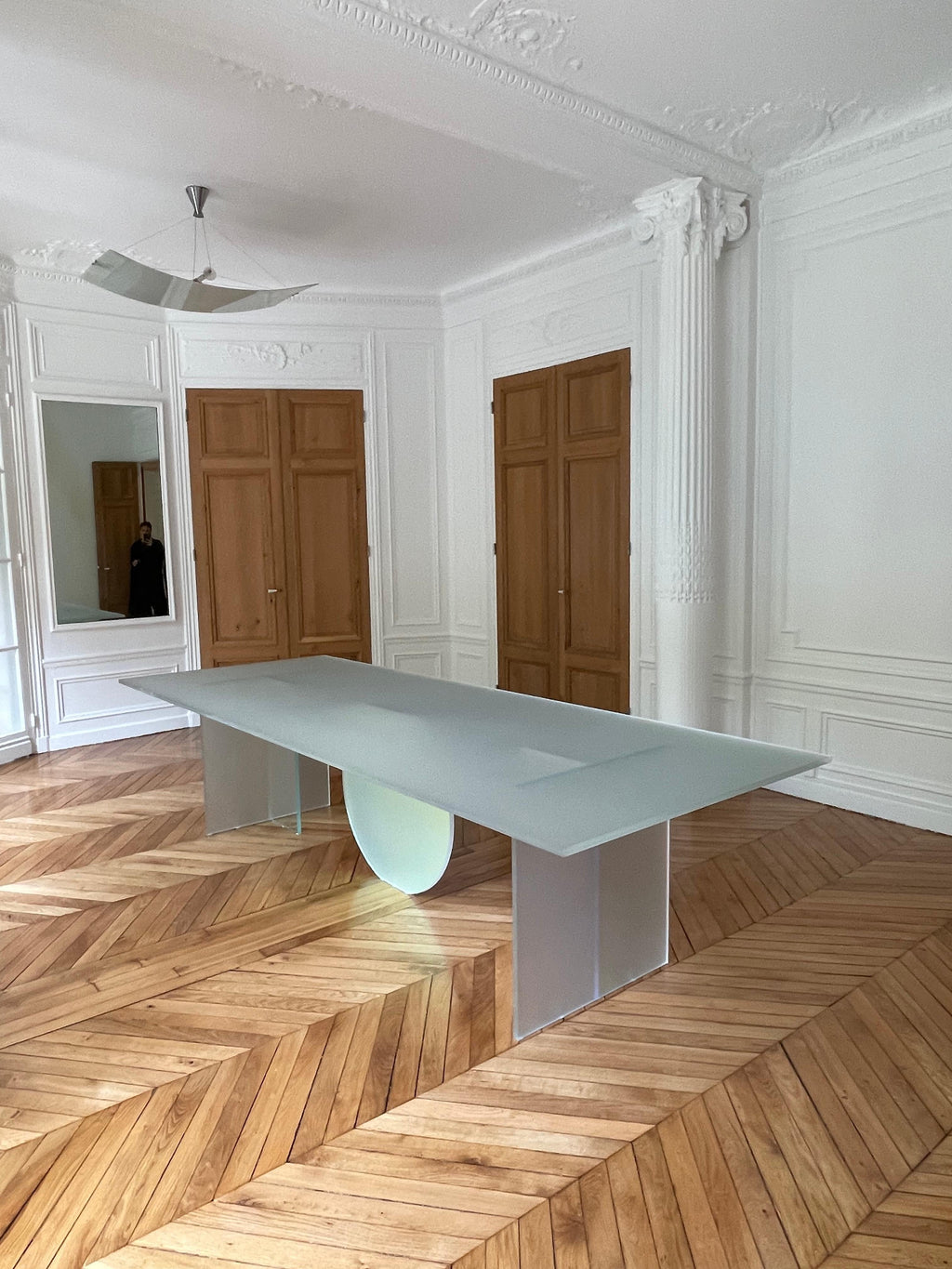 https://a.1stdibscdn.com/isola-satin-dining-table-by-brajak-vitberg-for-sale-picture-11/f_12192/f_319335621672142066907/IMG_1667317528711_master.jpeg