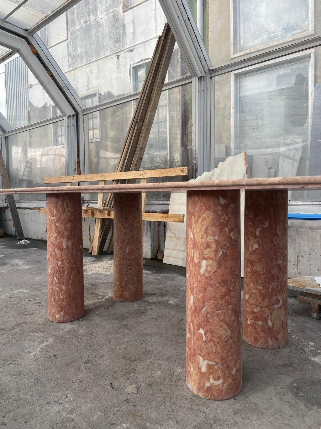 https://a.1stdibscdn.com/large-bellini-style-rectangle-dining-table-in-portuguese-travertine-for-sale-picture-10/f_80522/f_437188421740043116352/IMG_1676211213209_master.jpg