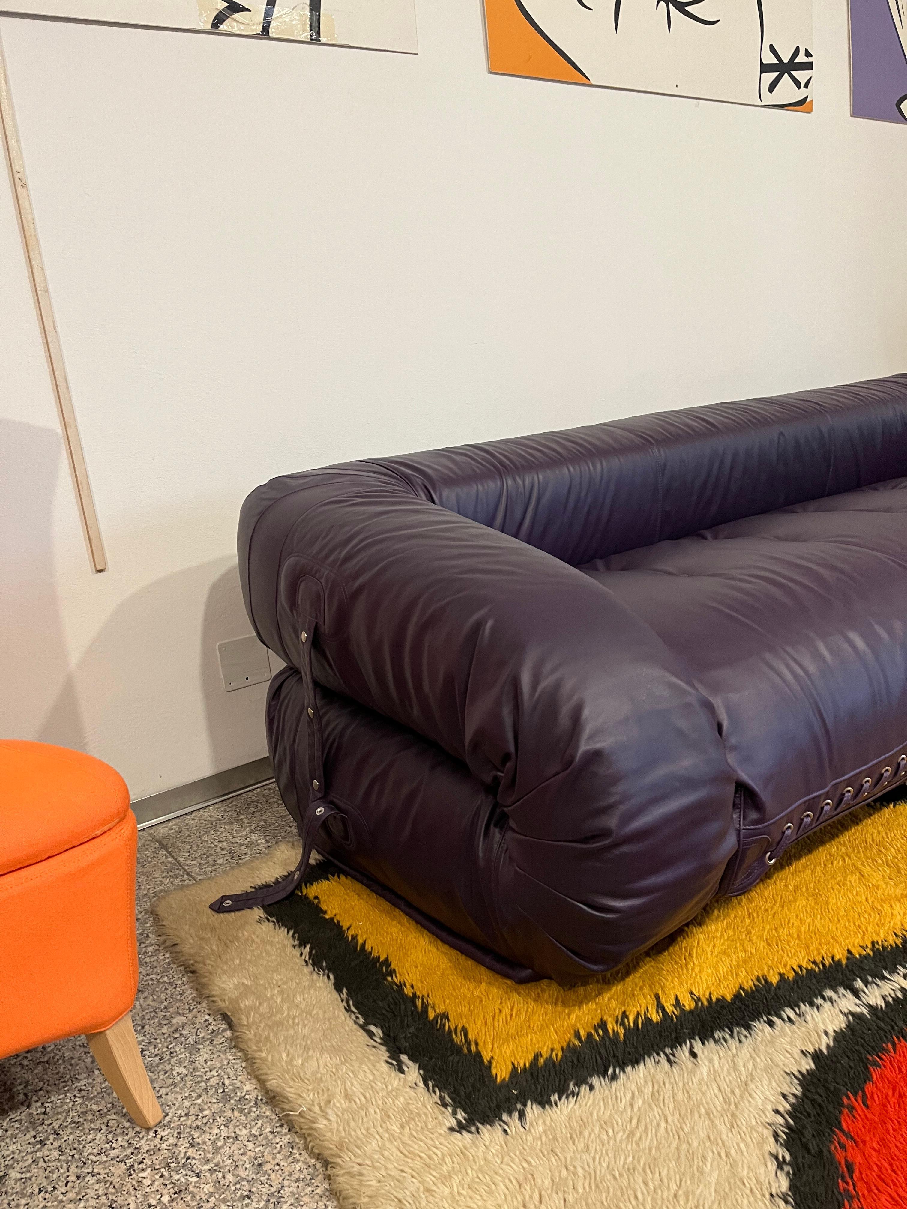 https://a.1stdibscdn.com/giovannetti-1970s-anfibio-foldable-sofa-blue-colored-fabric-project-becchi-for-sale-picture-3/f_52352/f_35377882/IMG_1690210548470_master.jpeg