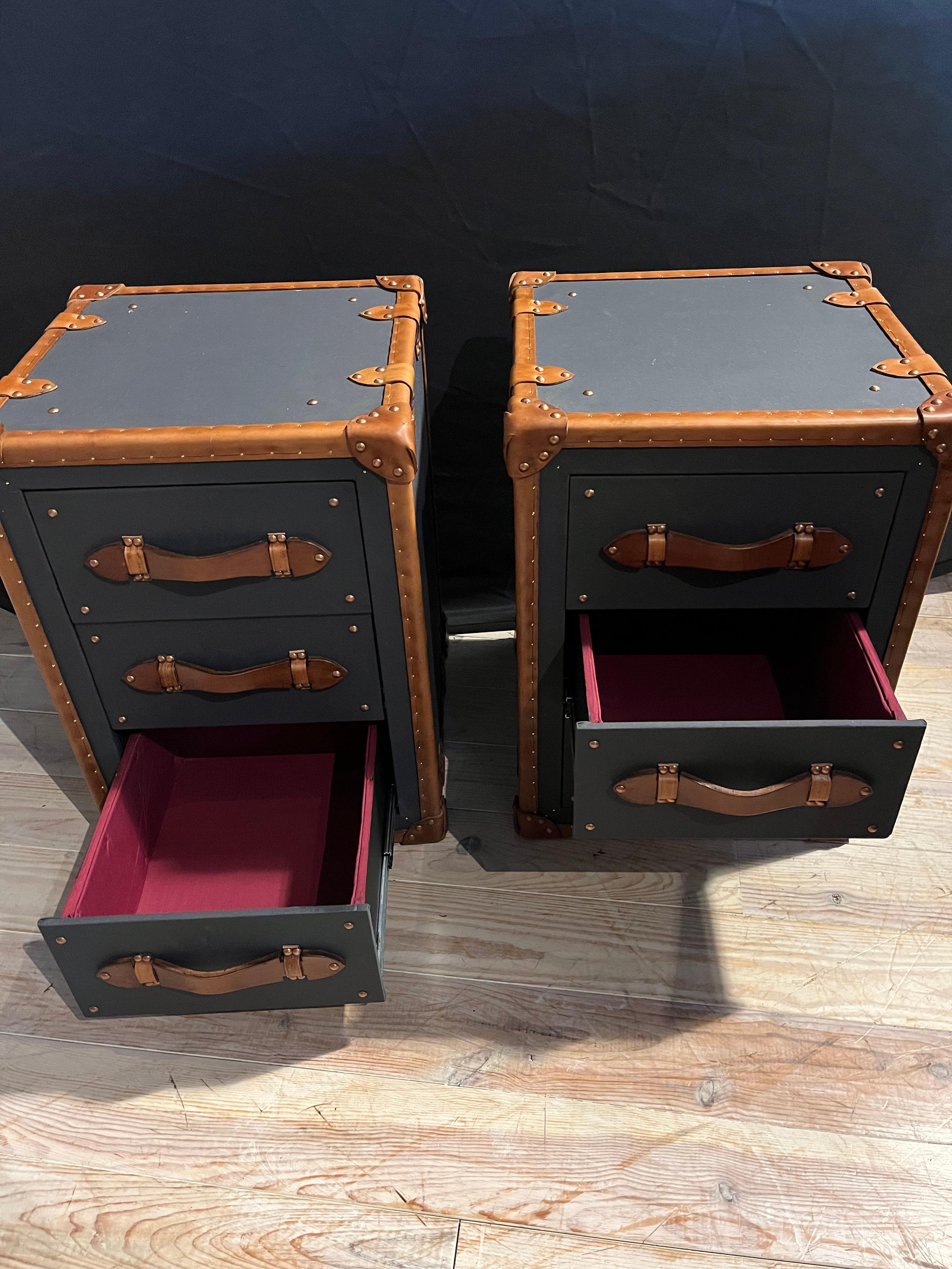 https://a.1stdibscdn.com/leather-suitcase-with-3-drawers-for-sale-picture-5/f_16002/f_36204272/IMG_1695029920277_master.jpeg