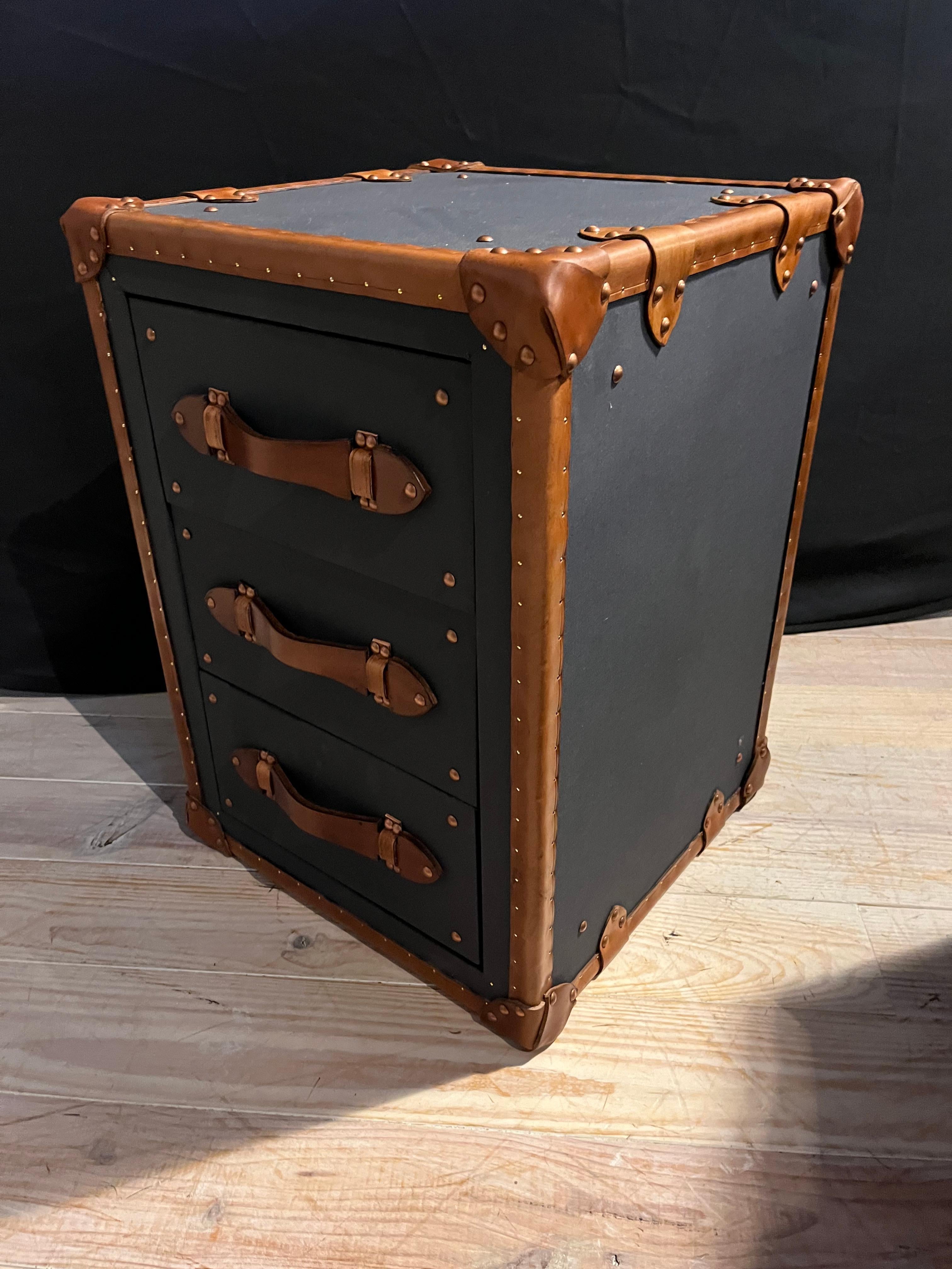 https://a.1stdibscdn.com/leather-suitcase-with-3-drawers-for-sale-picture-3/f_16002/f_36204272/IMG_1695029928731_master.jpeg