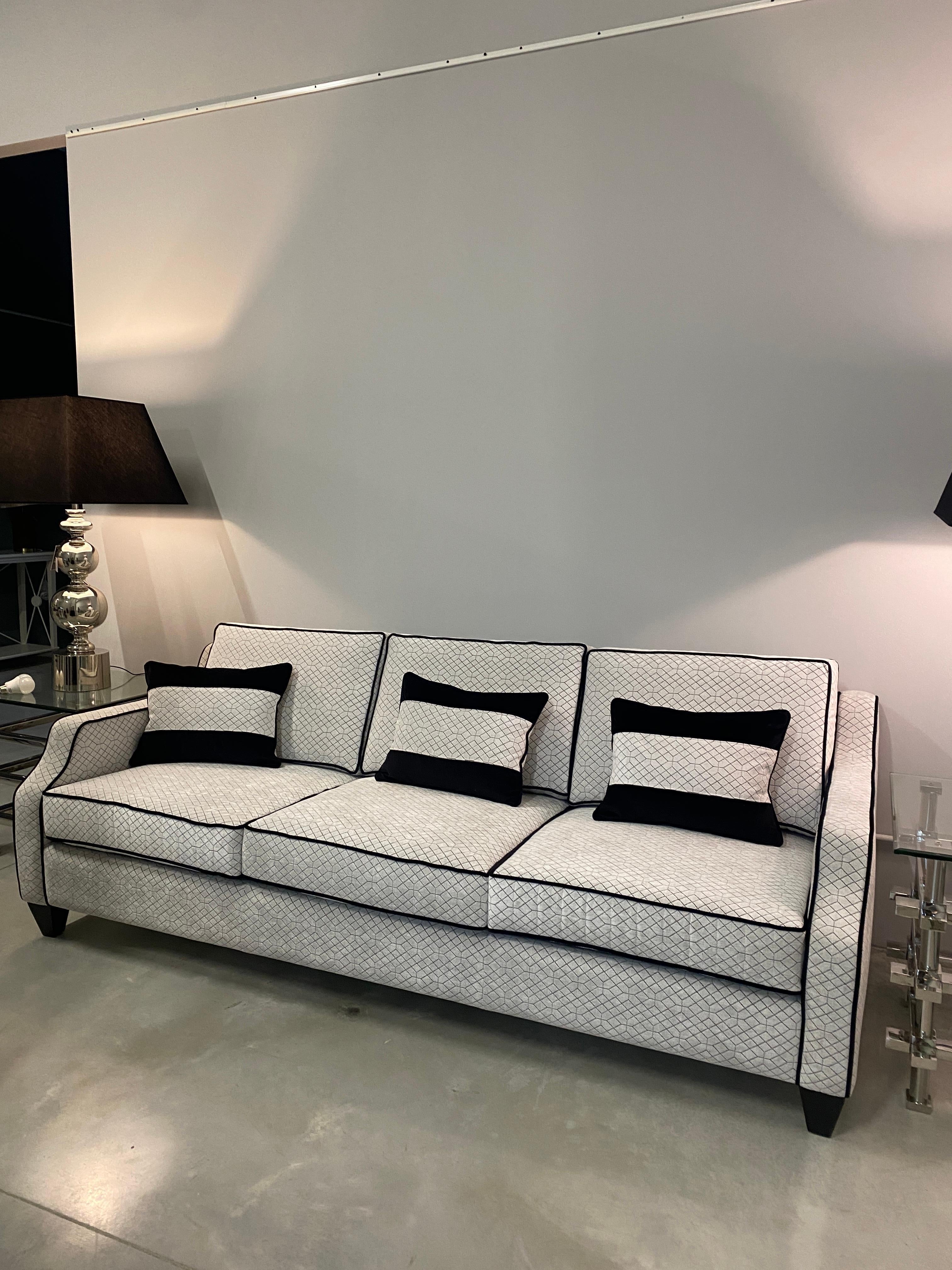 https://a.1stdibscdn.com/italian-contemporary-black-and-light-grey-velvet-three-seater-sofa-for-sale-picture-7/f_48502/f_39379182/IMG_1713790033454_master.JPG