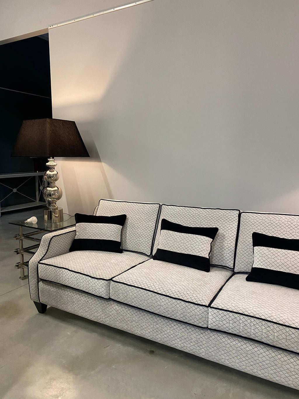 https://a.1stdibscdn.com/italian-contemporary-black-and-light-grey-velvet-three-seater-sofa-for-sale-picture-8/f_48502/f_39379182/IMG_1713790039179_master.JPG