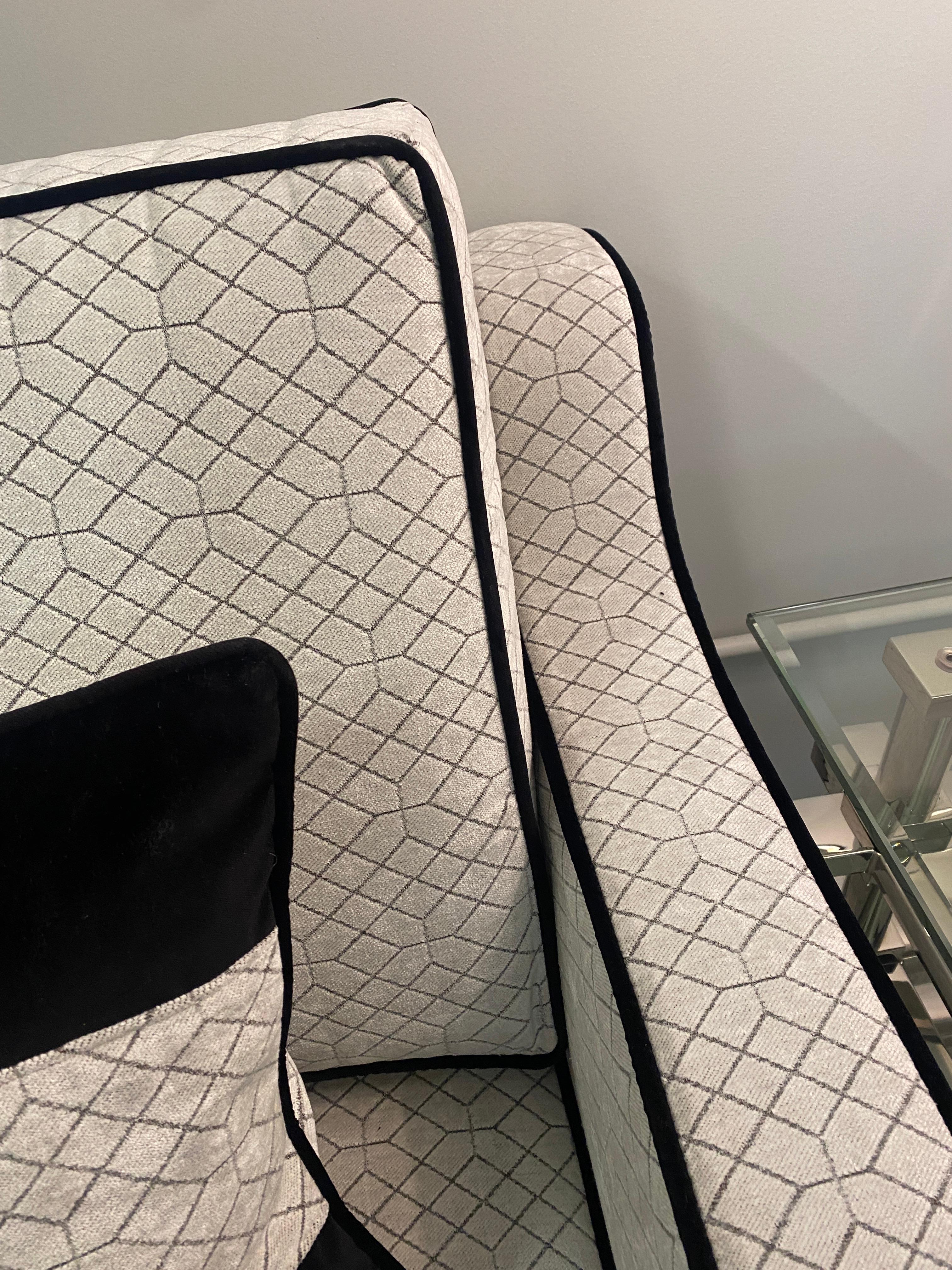 https://a.1stdibscdn.com/italian-contemporary-black-and-light-grey-velvet-three-seater-sofa-for-sale-picture-10/f_48502/f_39379182/IMG_1713790048131_master.JPG
