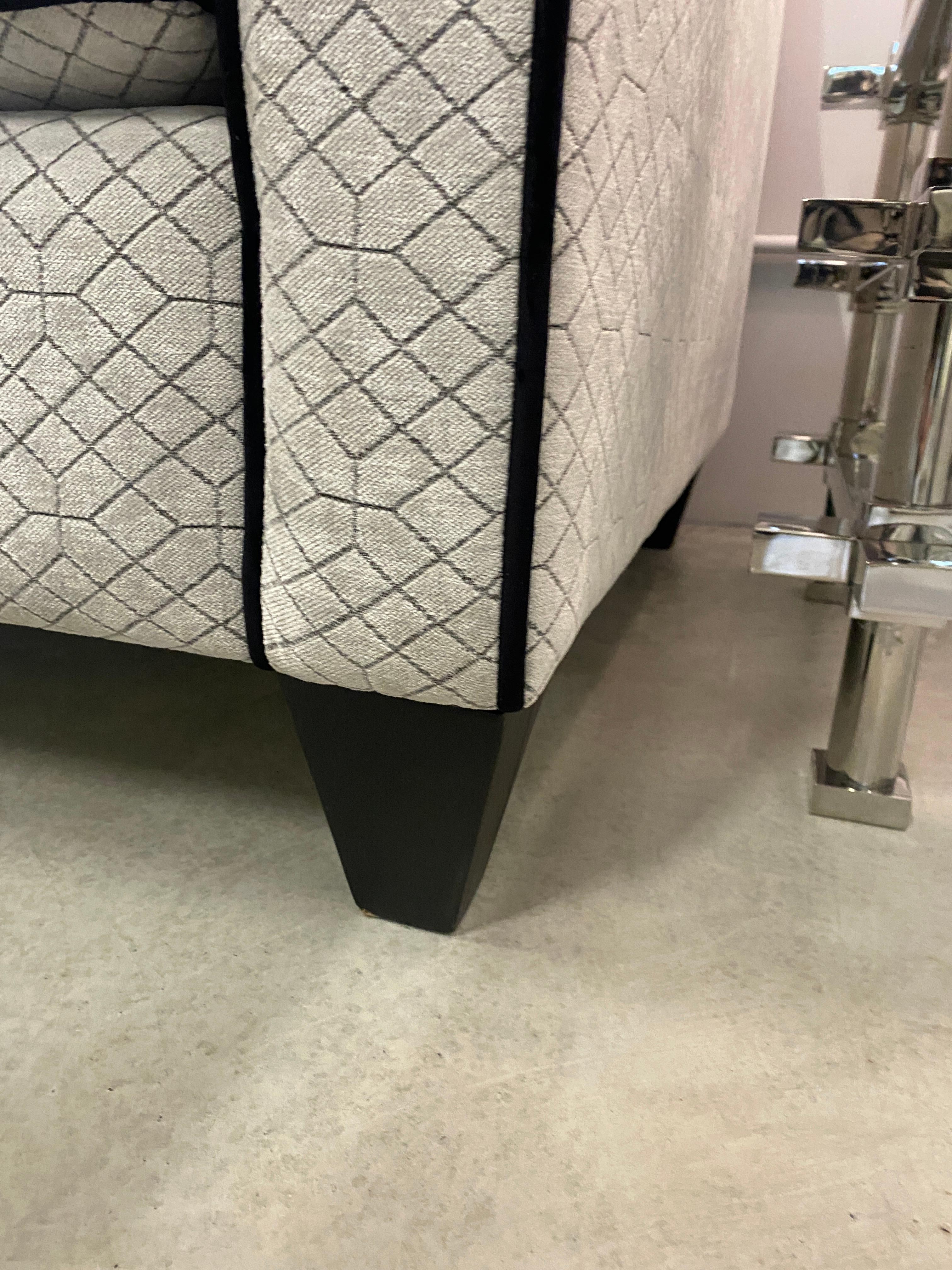 https://a.1stdibscdn.com/italian-contemporary-black-and-light-grey-velvet-three-seater-sofa-for-sale-picture-15/f_48502/f_39379182/IMG_1713790069072_master.JPG