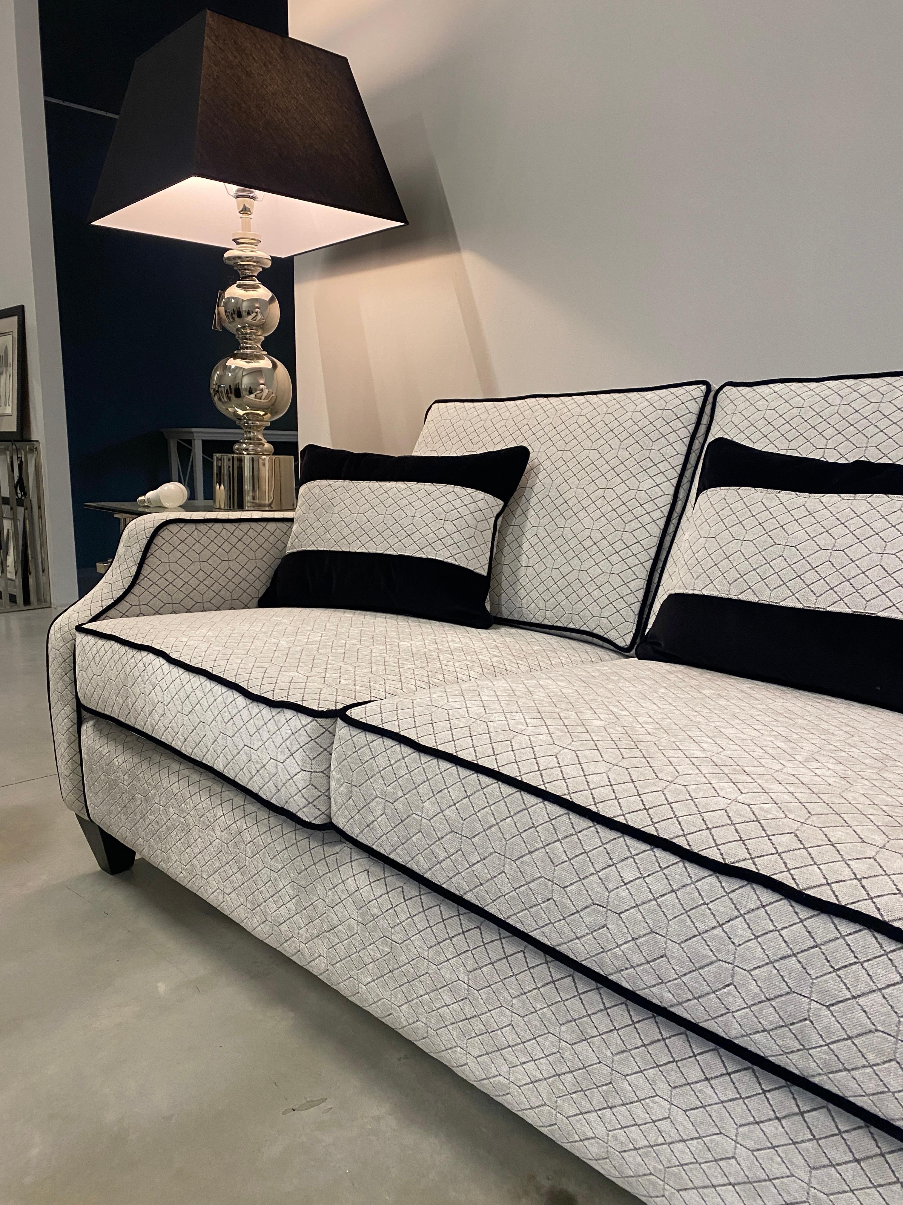 https://a.1stdibscdn.com/italian-contemporary-black-and-light-grey-velvet-three-seater-sofa-for-sale-picture-16/f_48502/f_39379182/IMG_1713790071578_master.JPG
