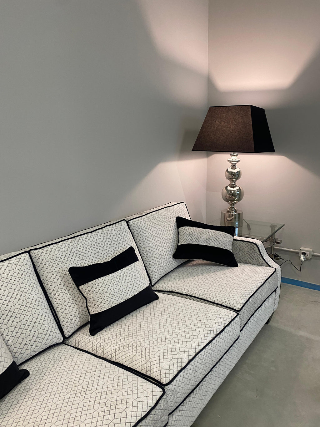 https://a.1stdibscdn.com/italian-contemporary-black-and-light-grey-velvet-three-seater-sofa-for-sale-picture-18/f_48502/f_39379182/IMG_1713790079266_master.JPG