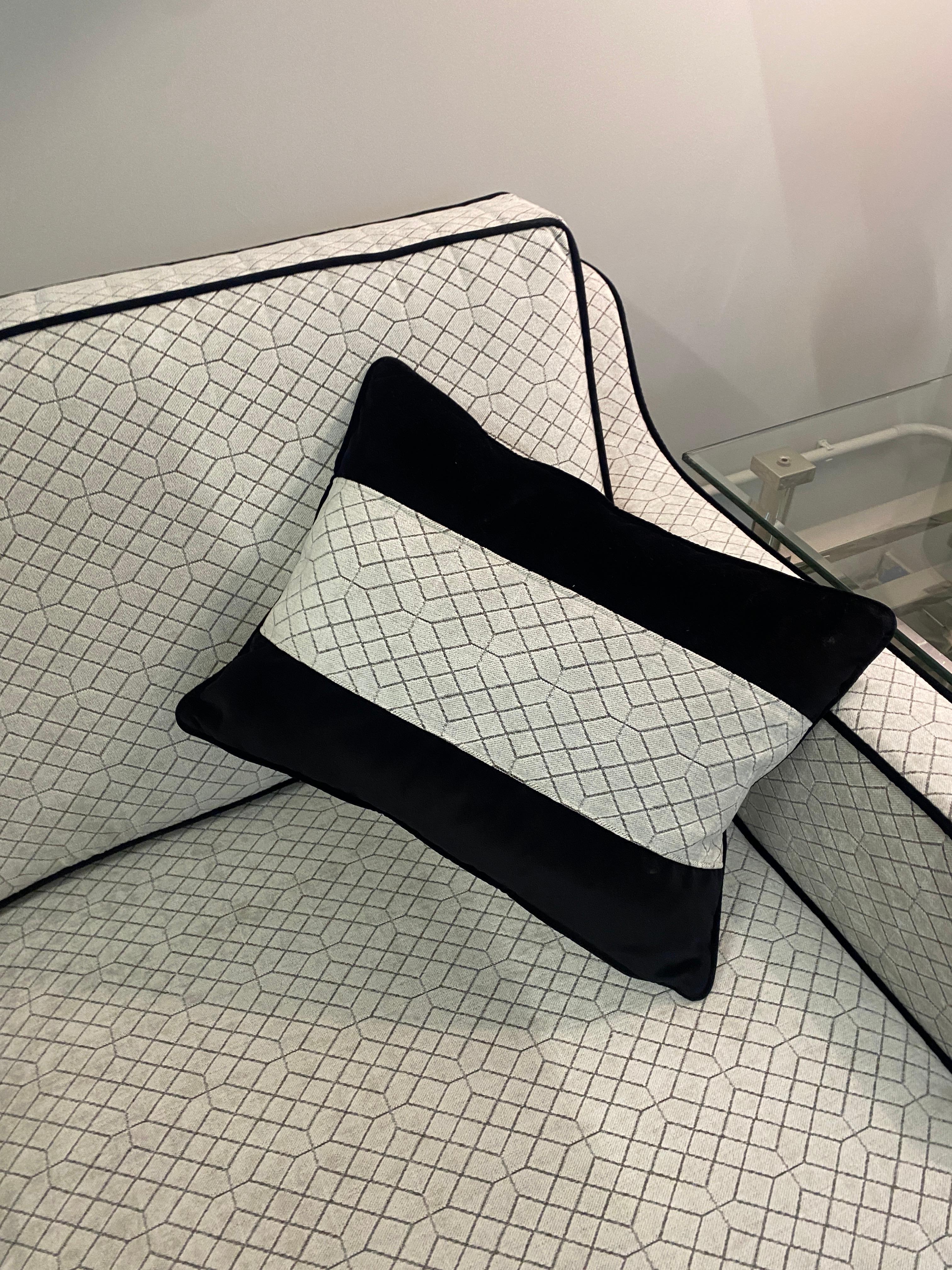 https://a.1stdibscdn.com/italian-contemporary-black-and-light-grey-velvet-three-seater-sofa-for-sale-picture-12/f_48502/f_39379182/IMG_1713790091891_master.JPG