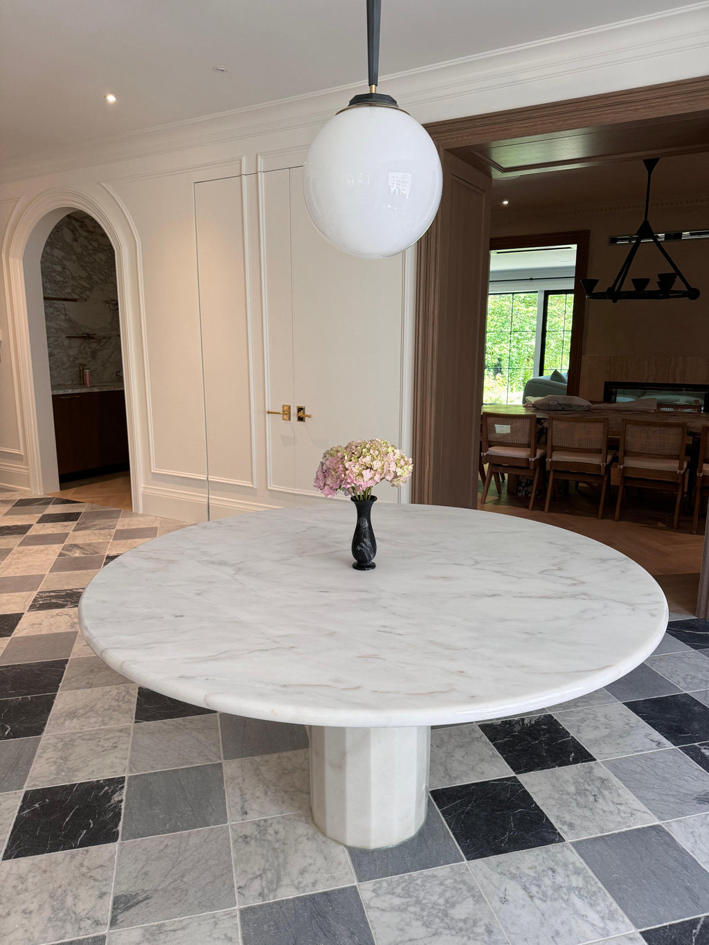 https://a.1stdibscdn.com/white-marble-round-dining-table-with-hexagon-base-for-sale-picture-5/f_80522/f_38891452/IMG_1723153815272_master.jpg
